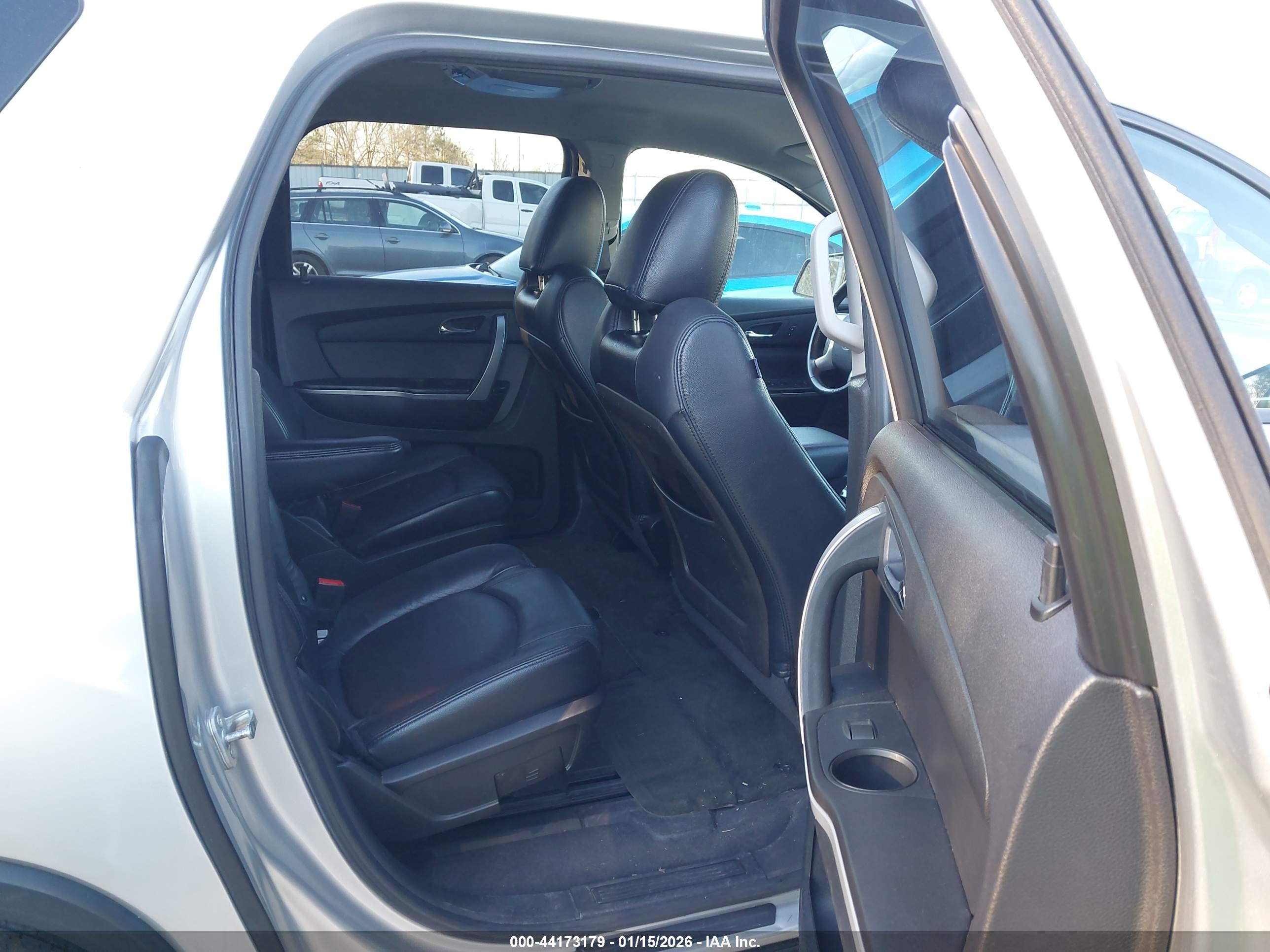 GMC ACADIA image 8