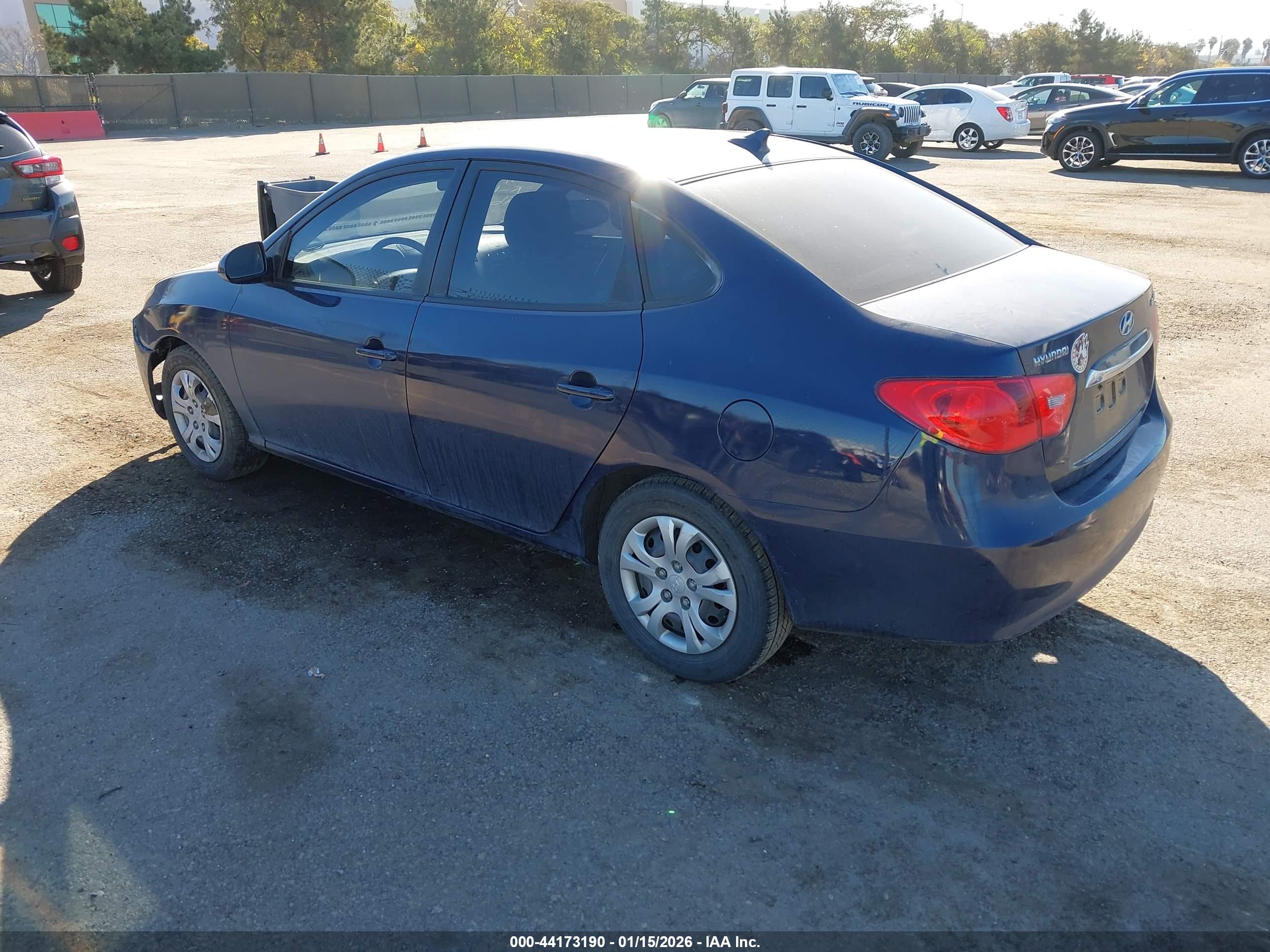 HYUNDAI ELANTRA image 3