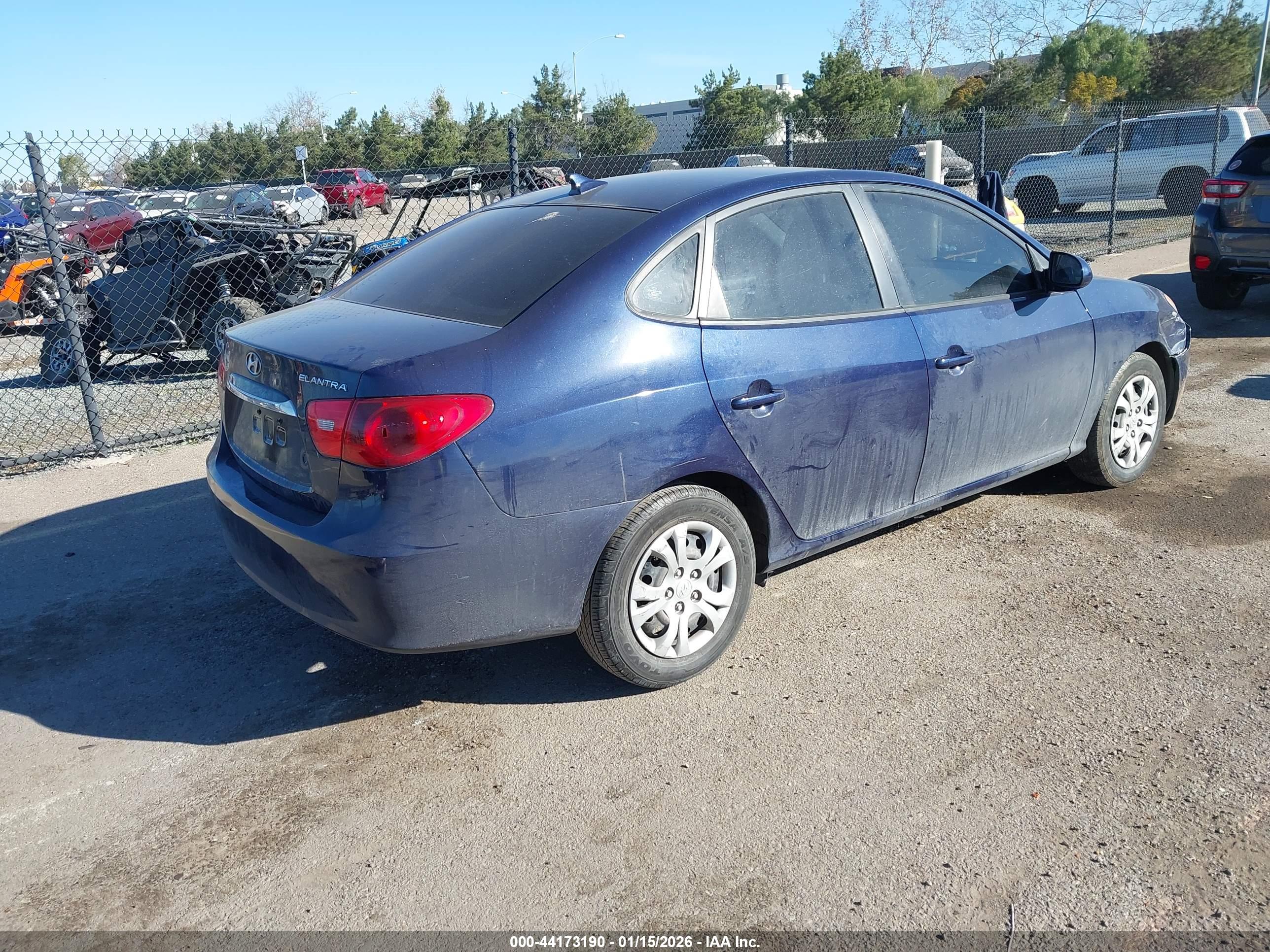 HYUNDAI ELANTRA image 4