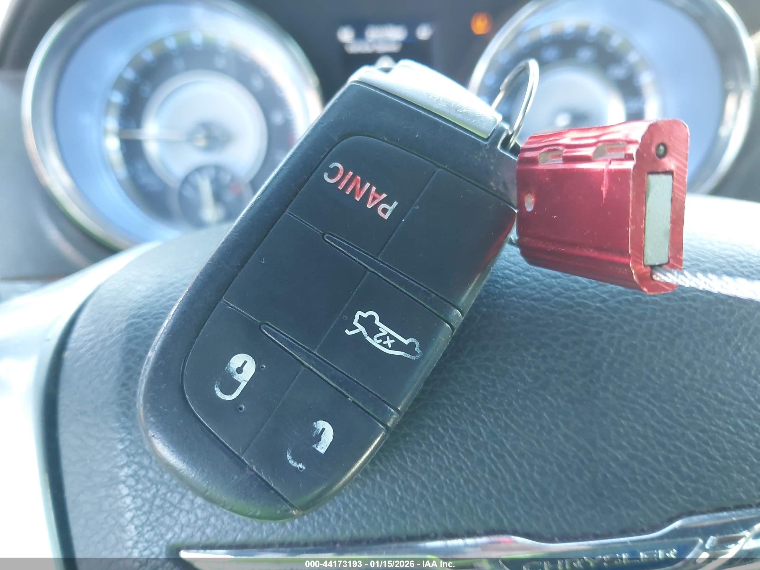 CHRYSLER 300 image 11