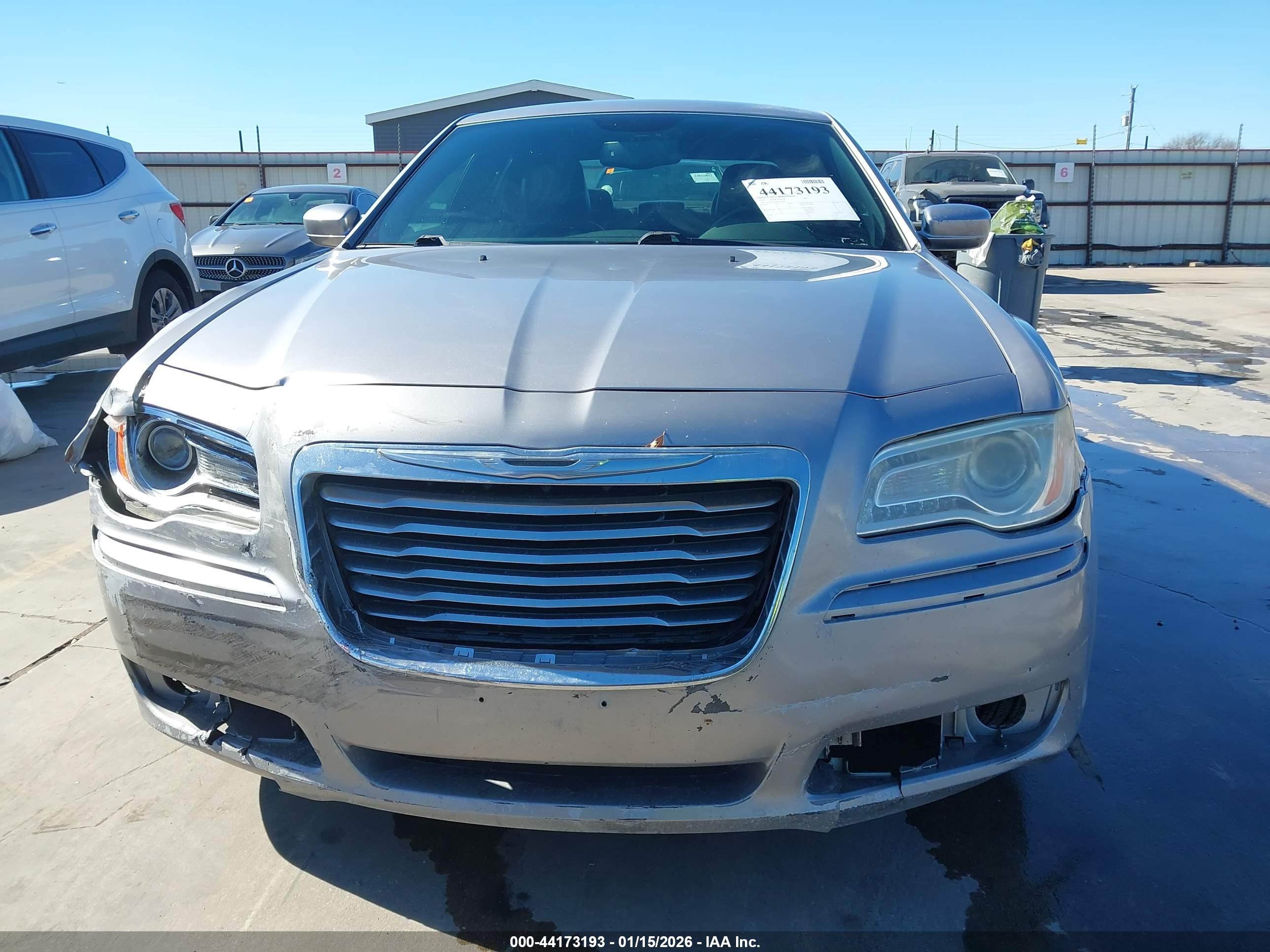CHRYSLER 300 image 6