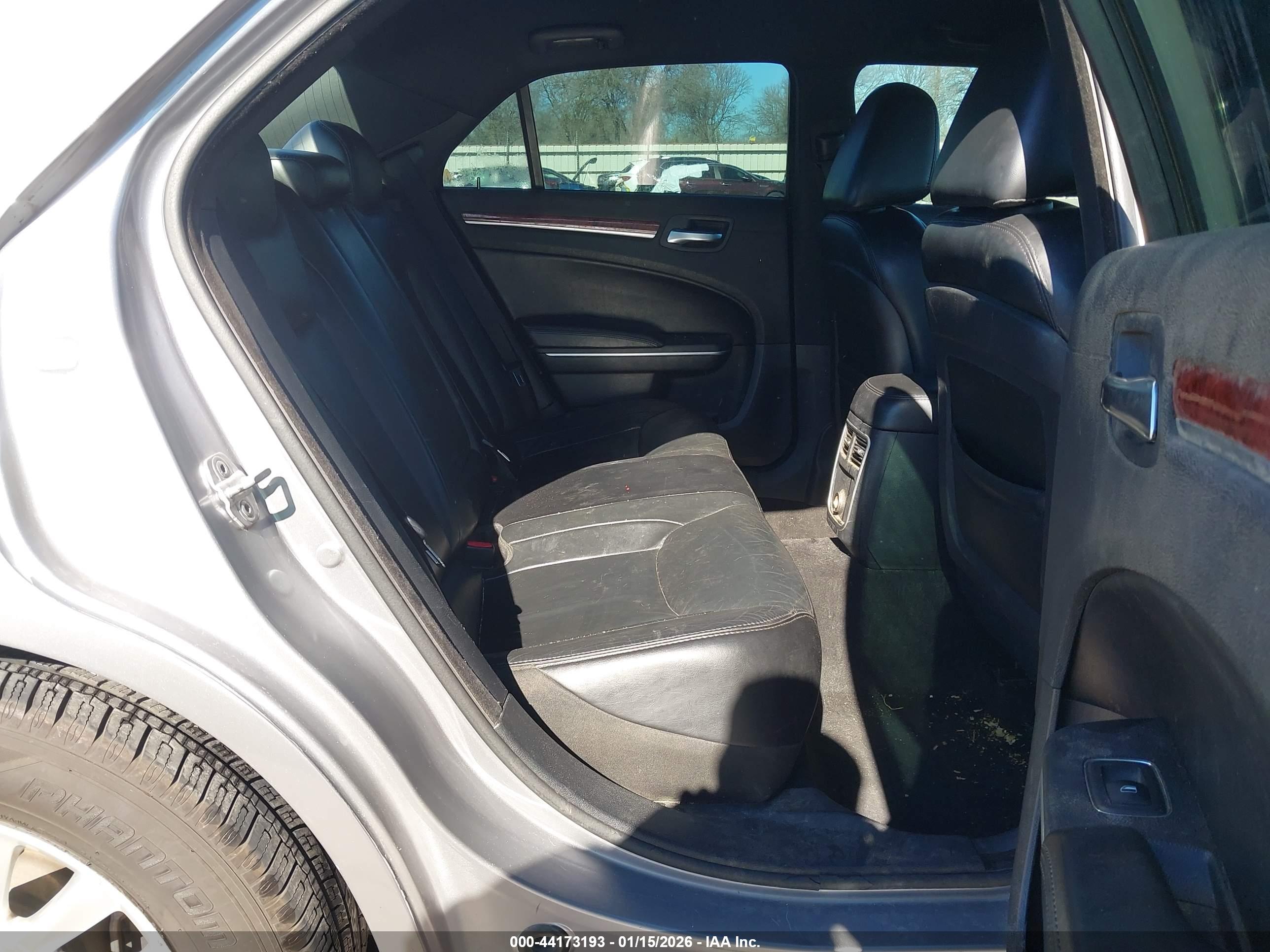 CHRYSLER 300 image 8