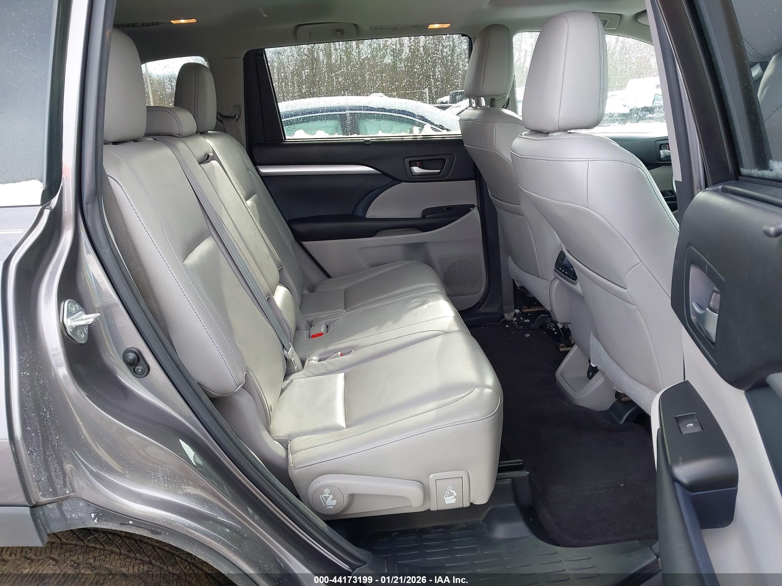 TOYOTA HIGHLANDER image 8
