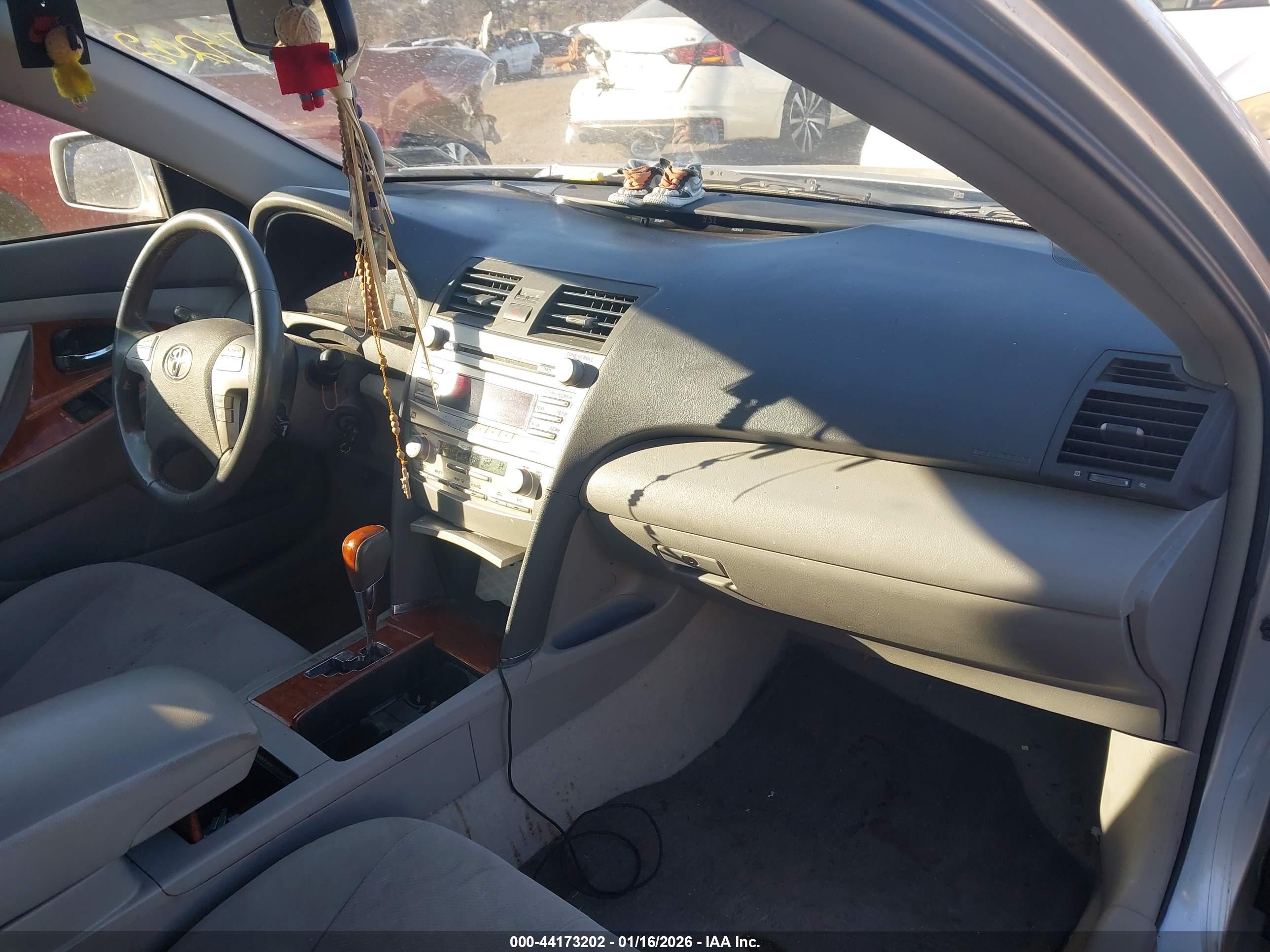 TOYOTA CAMRY image 5