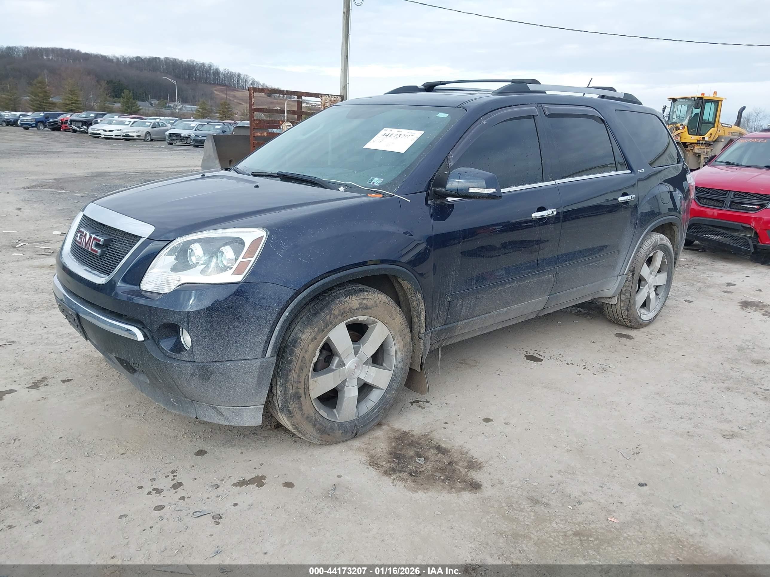 GMC ACADIA image 2