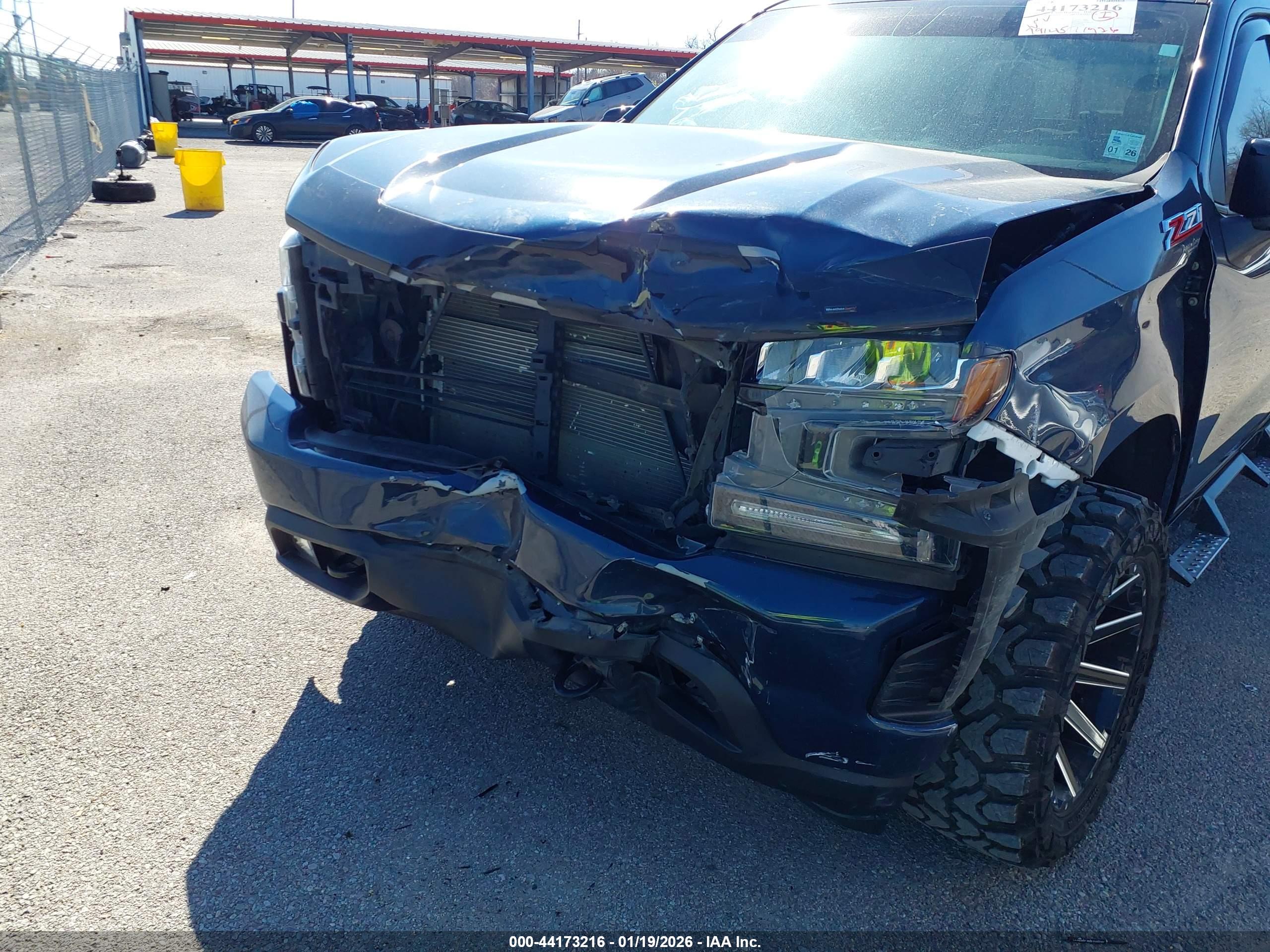 CHEVROLET SILVERADO image 6