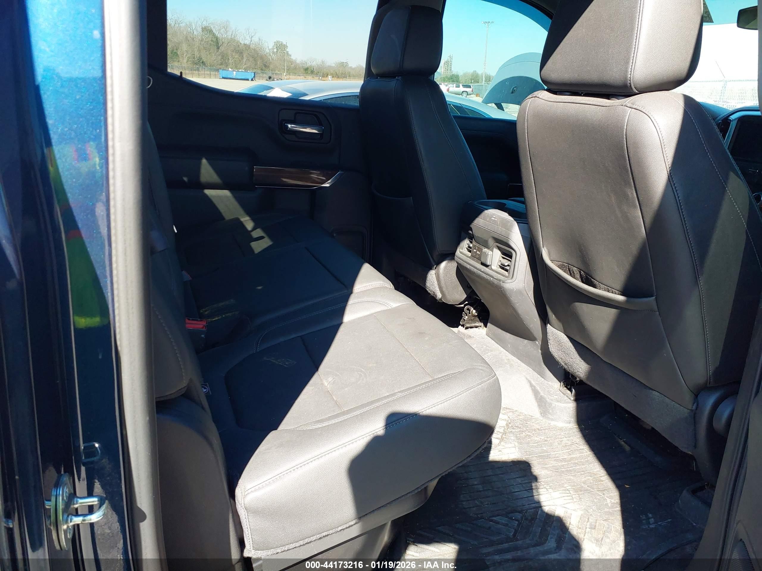 CHEVROLET SILVERADO image 8