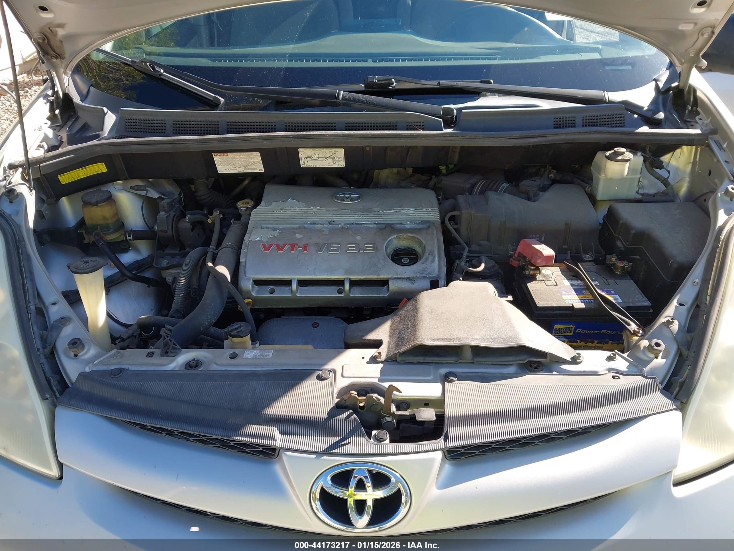 TOYOTA SIENNA image 10