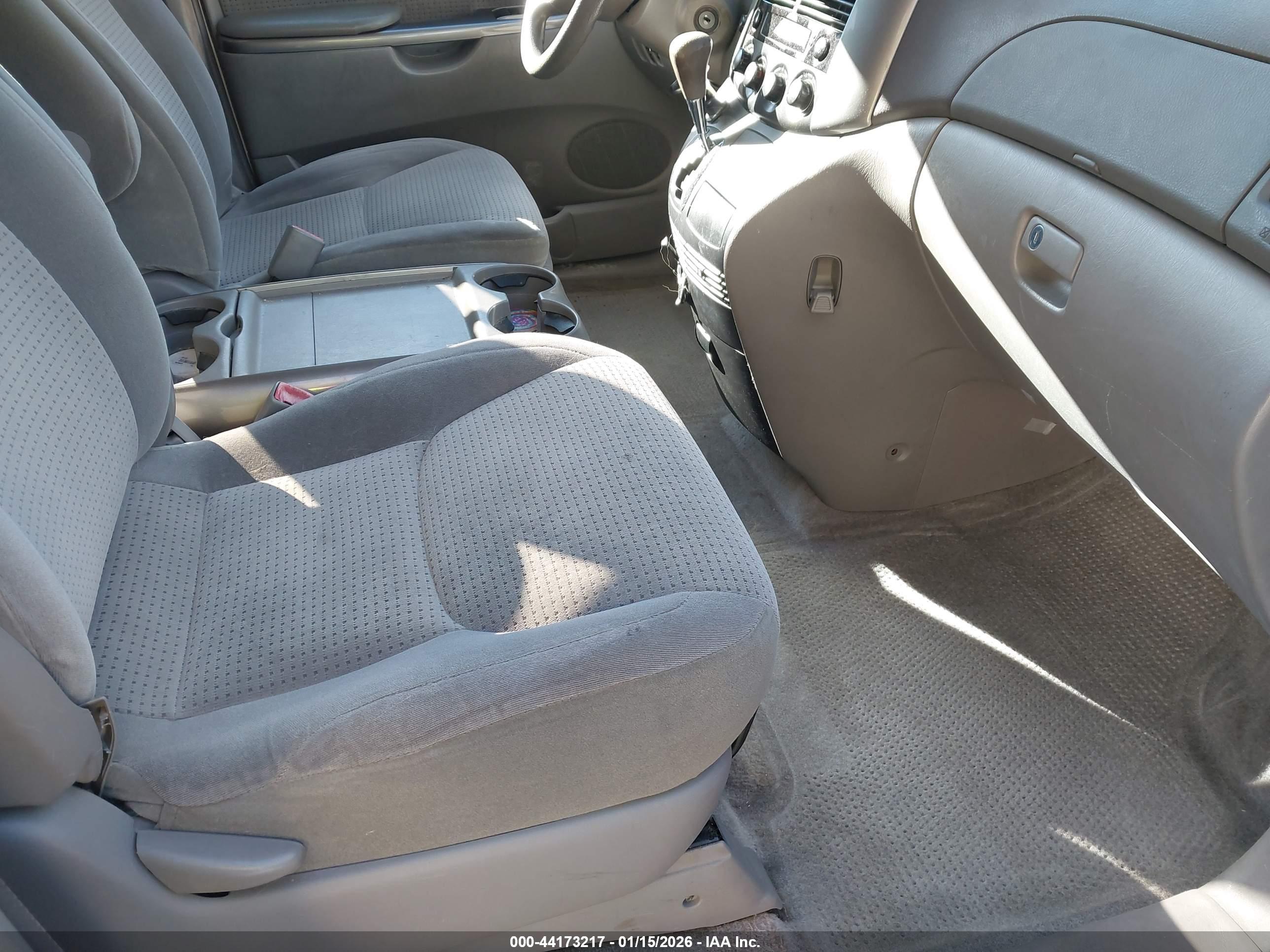 TOYOTA SIENNA image 5