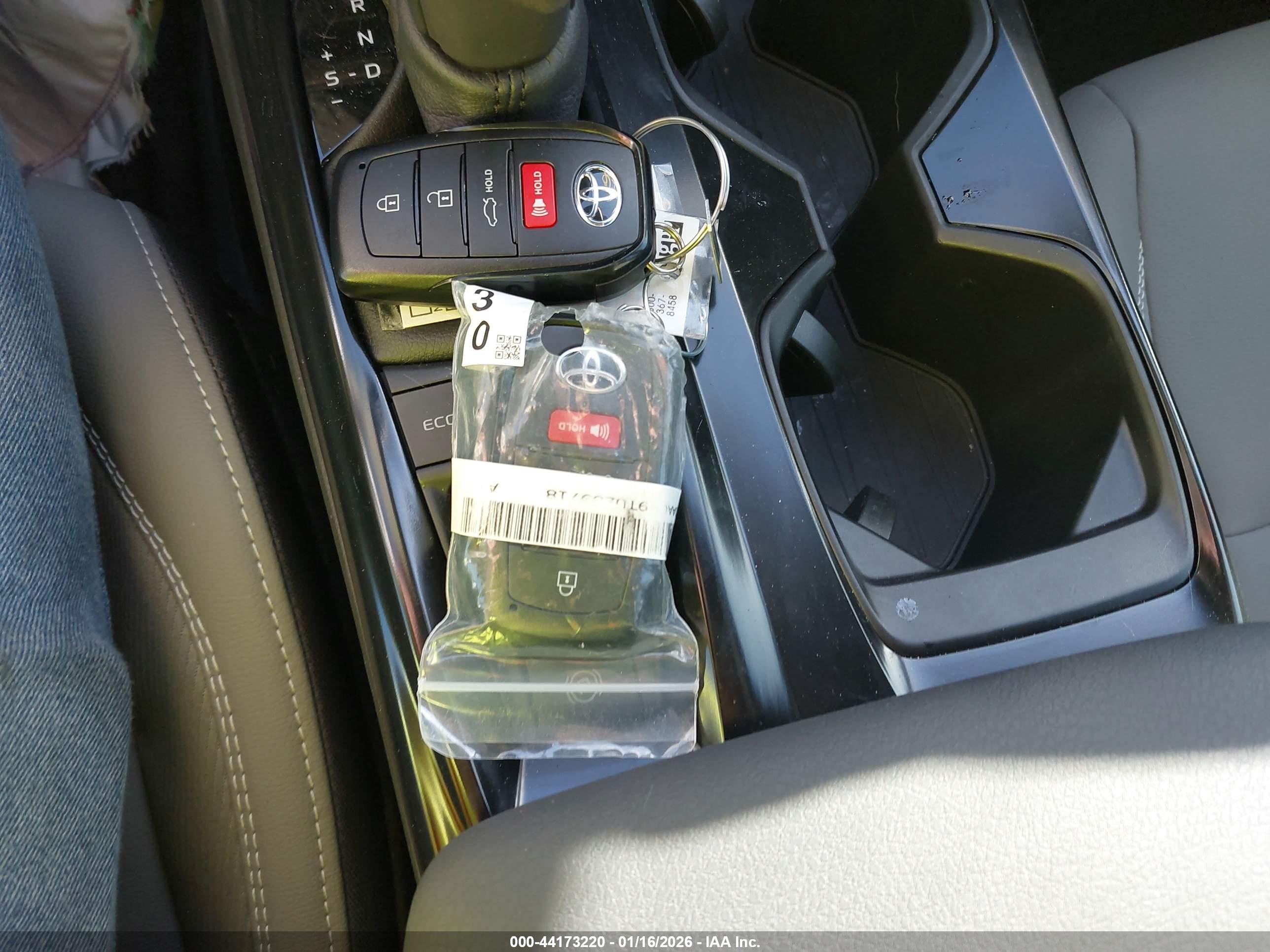 TOYOTA CAMRY image 11