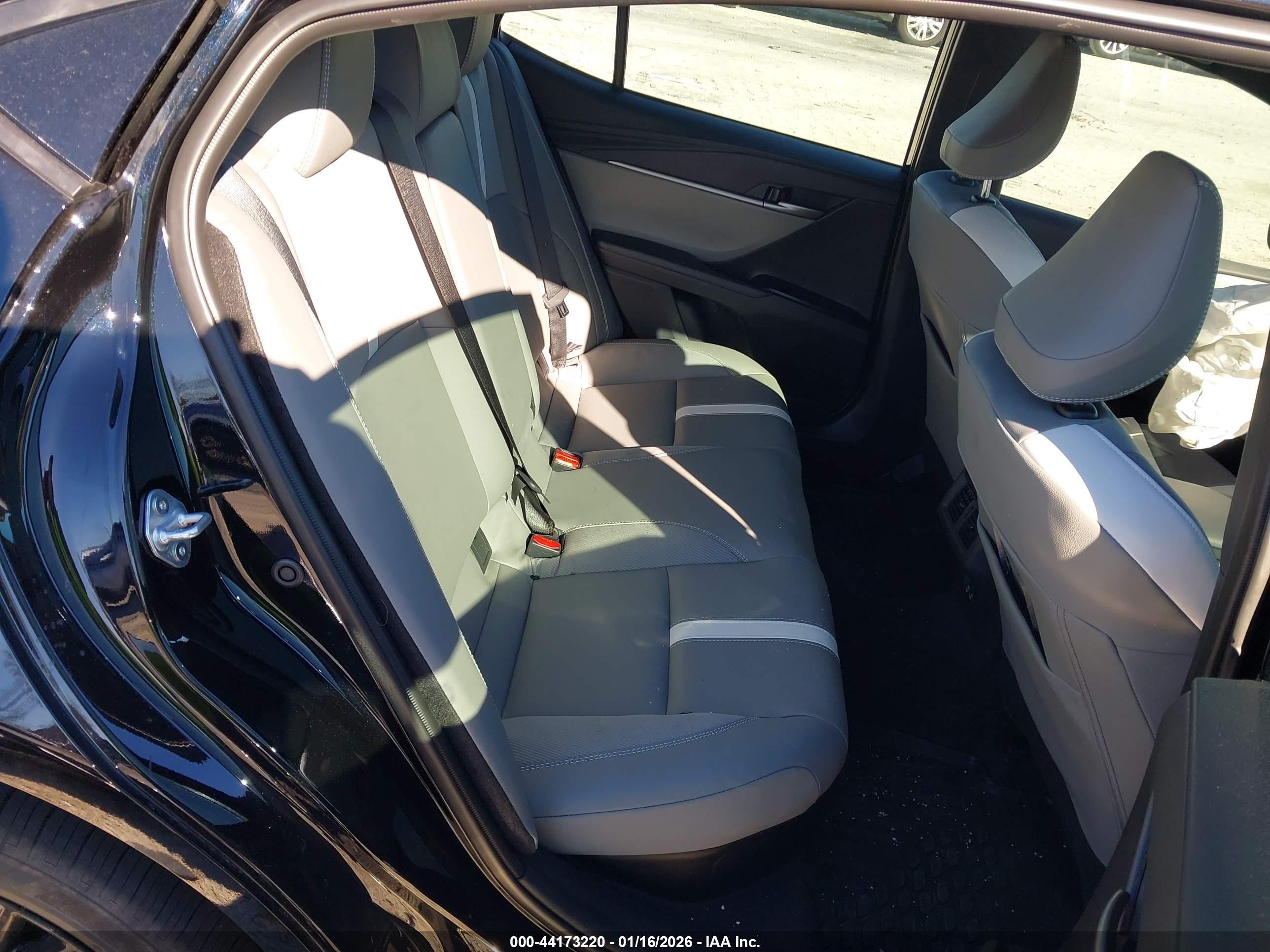 TOYOTA CAMRY image 8