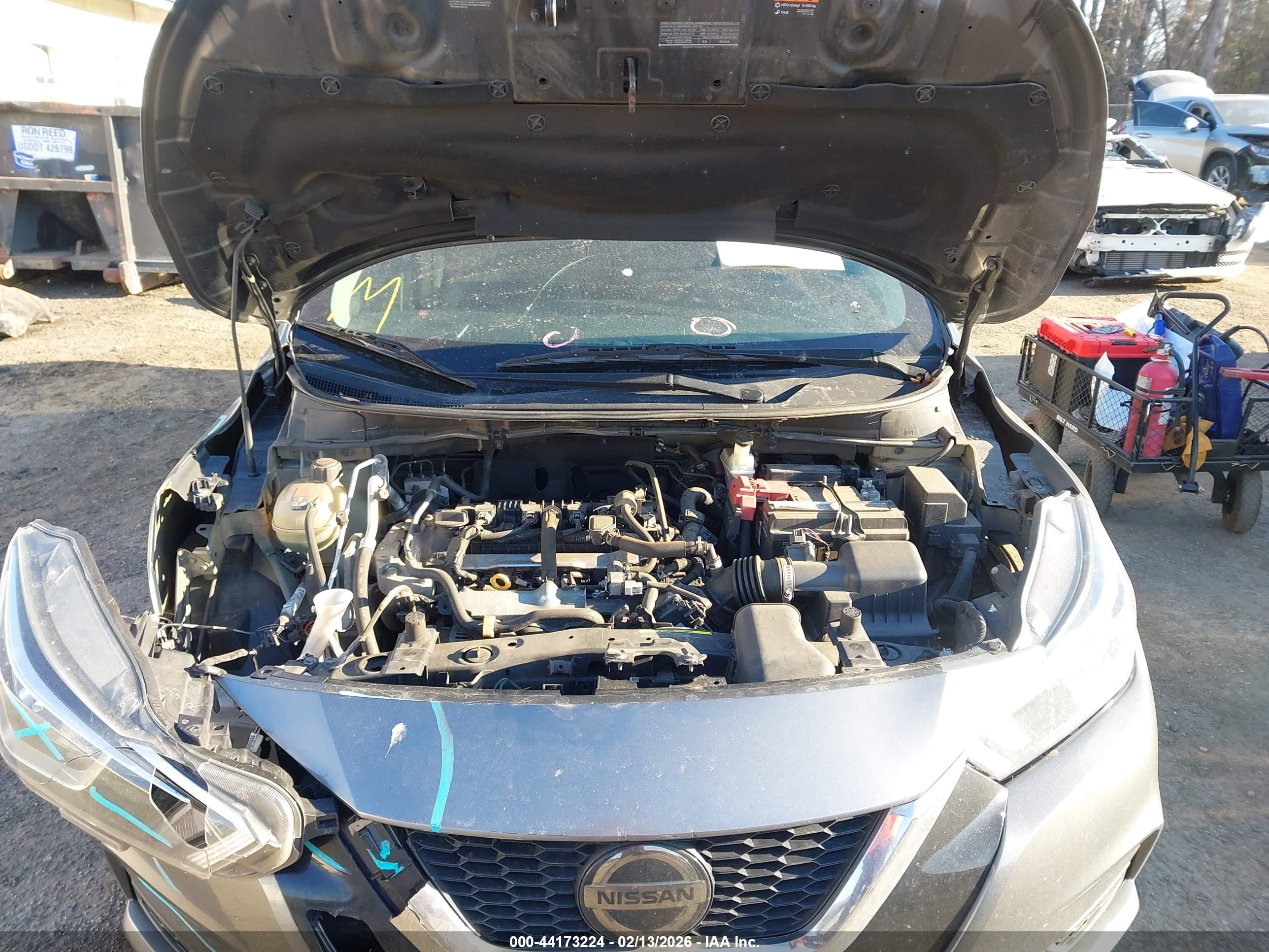 NISSAN VERSA image 10