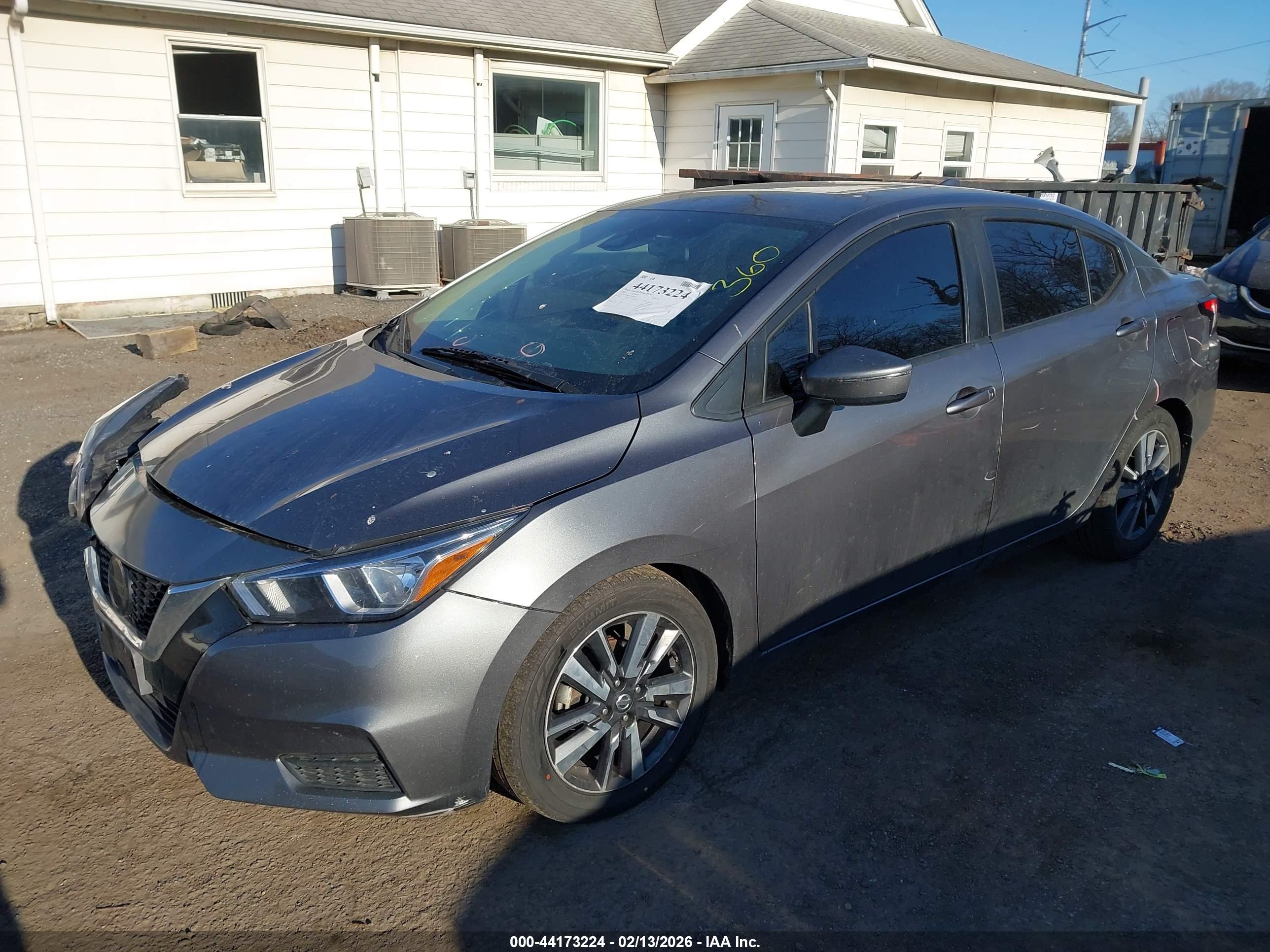 NISSAN VERSA image 2