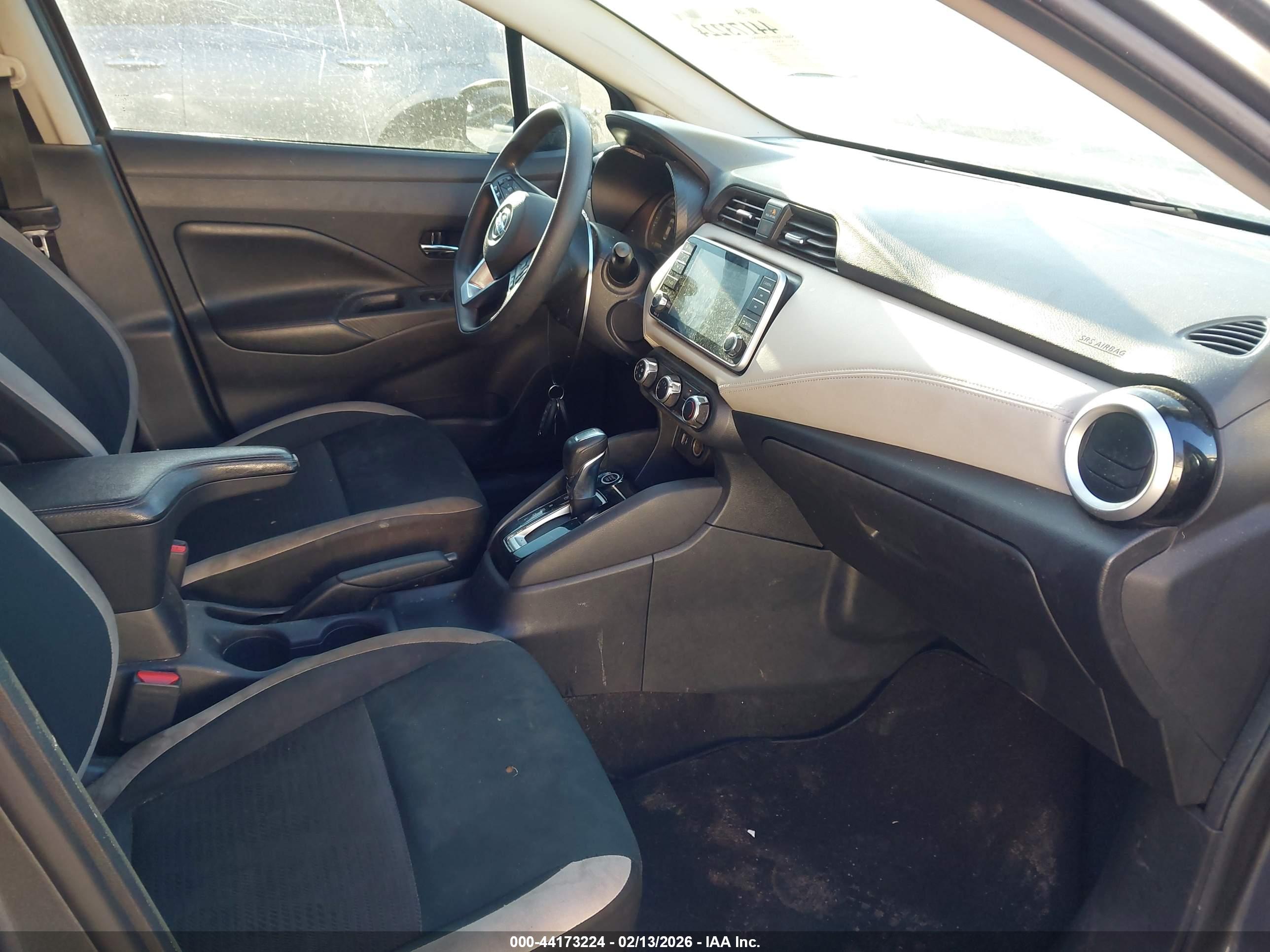 NISSAN VERSA image 5