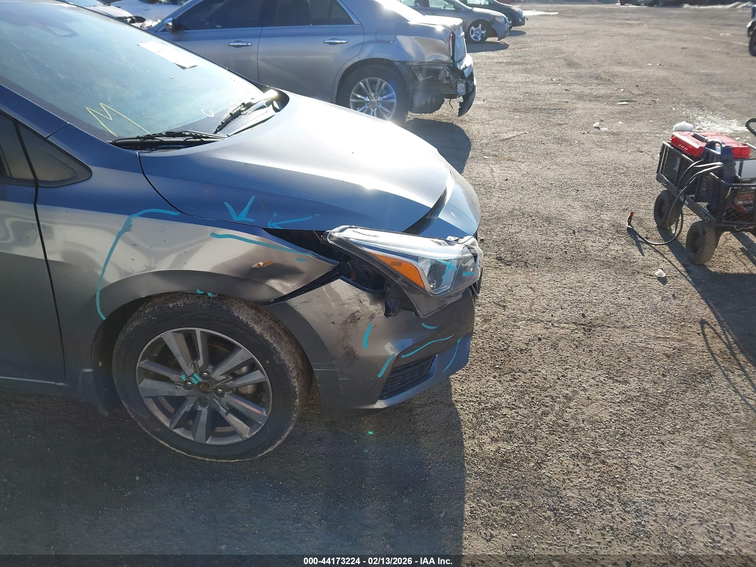 NISSAN VERSA image 6