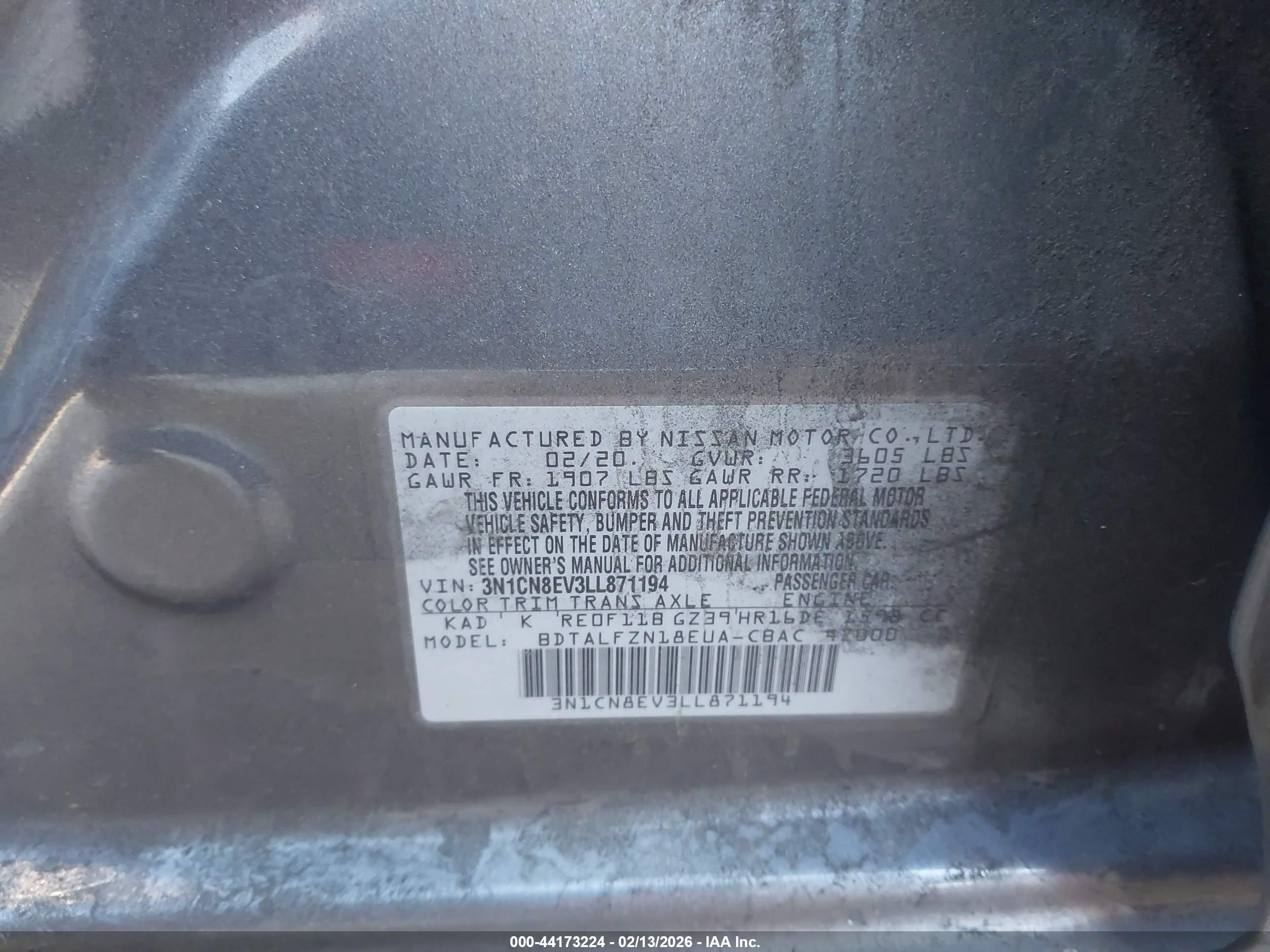 NISSAN VERSA image 9
