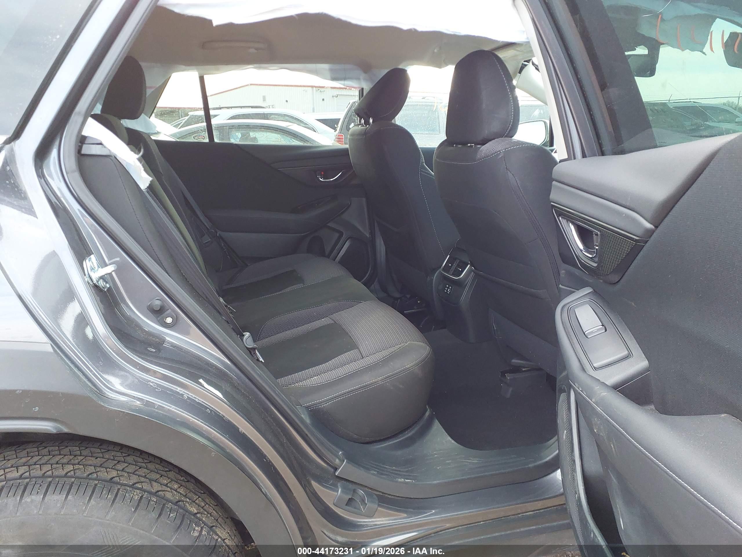 SUBARU OUTBACK image 8