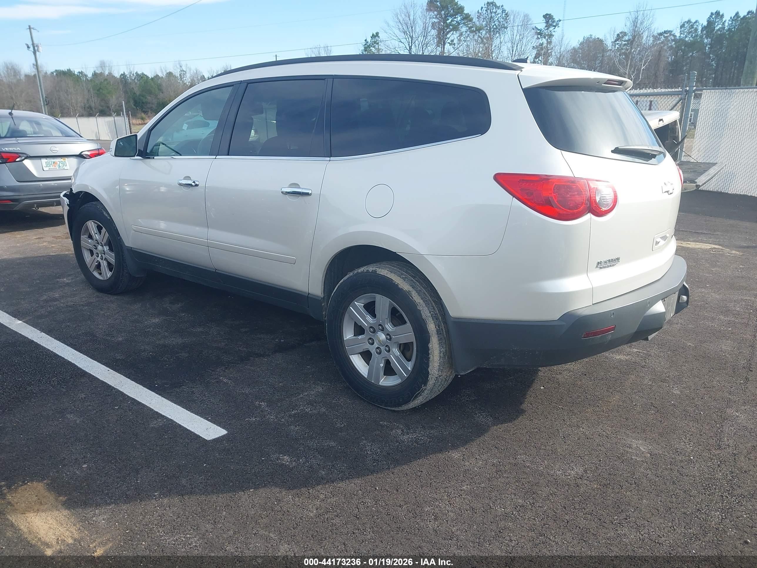 CHEVROLET TRAVERSE image 3