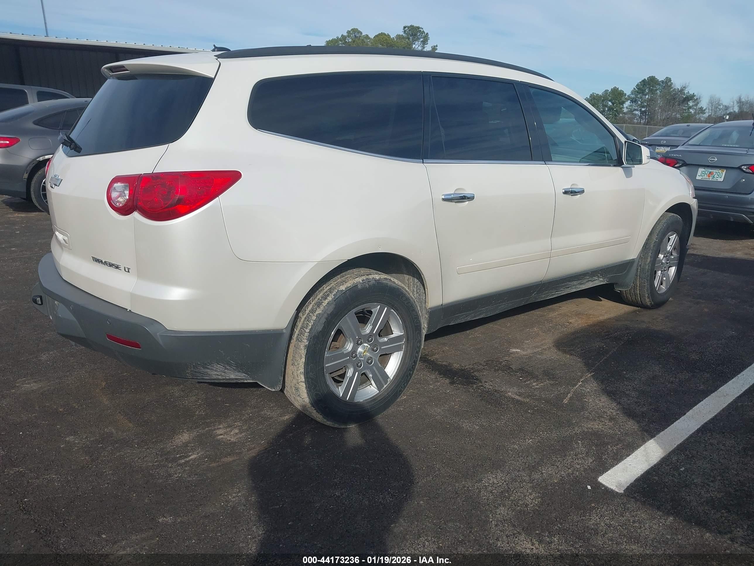 CHEVROLET TRAVERSE image 4