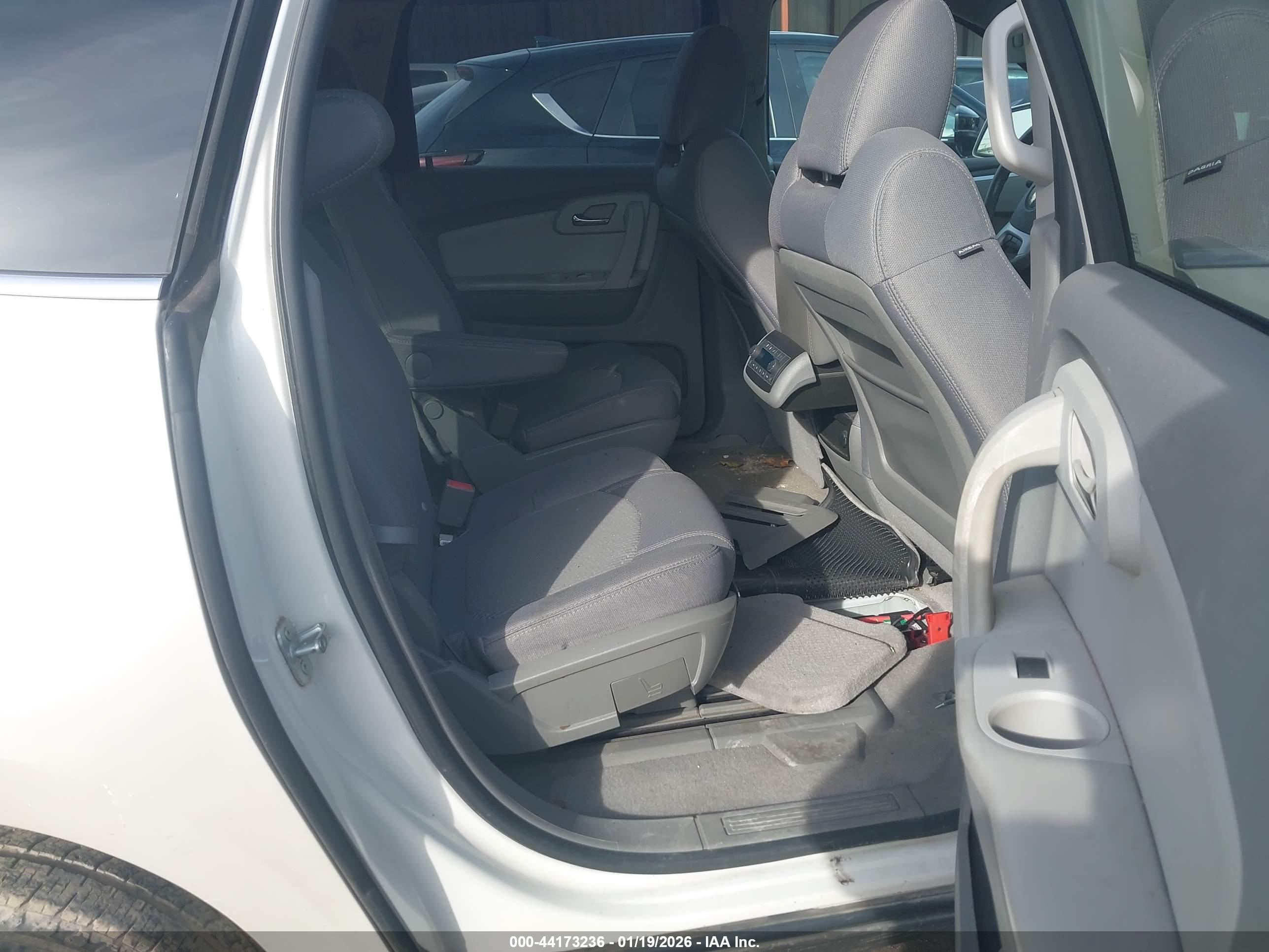 CHEVROLET TRAVERSE image 8