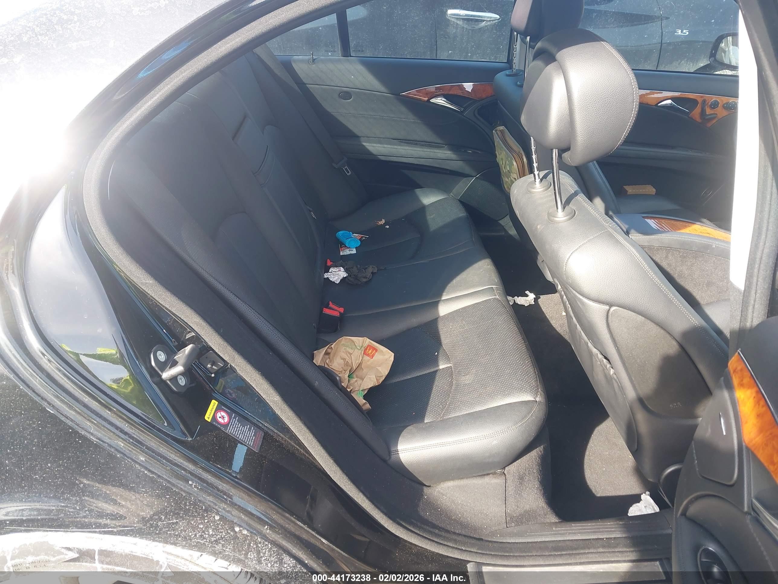MERCEDES-BENZ E image 8
