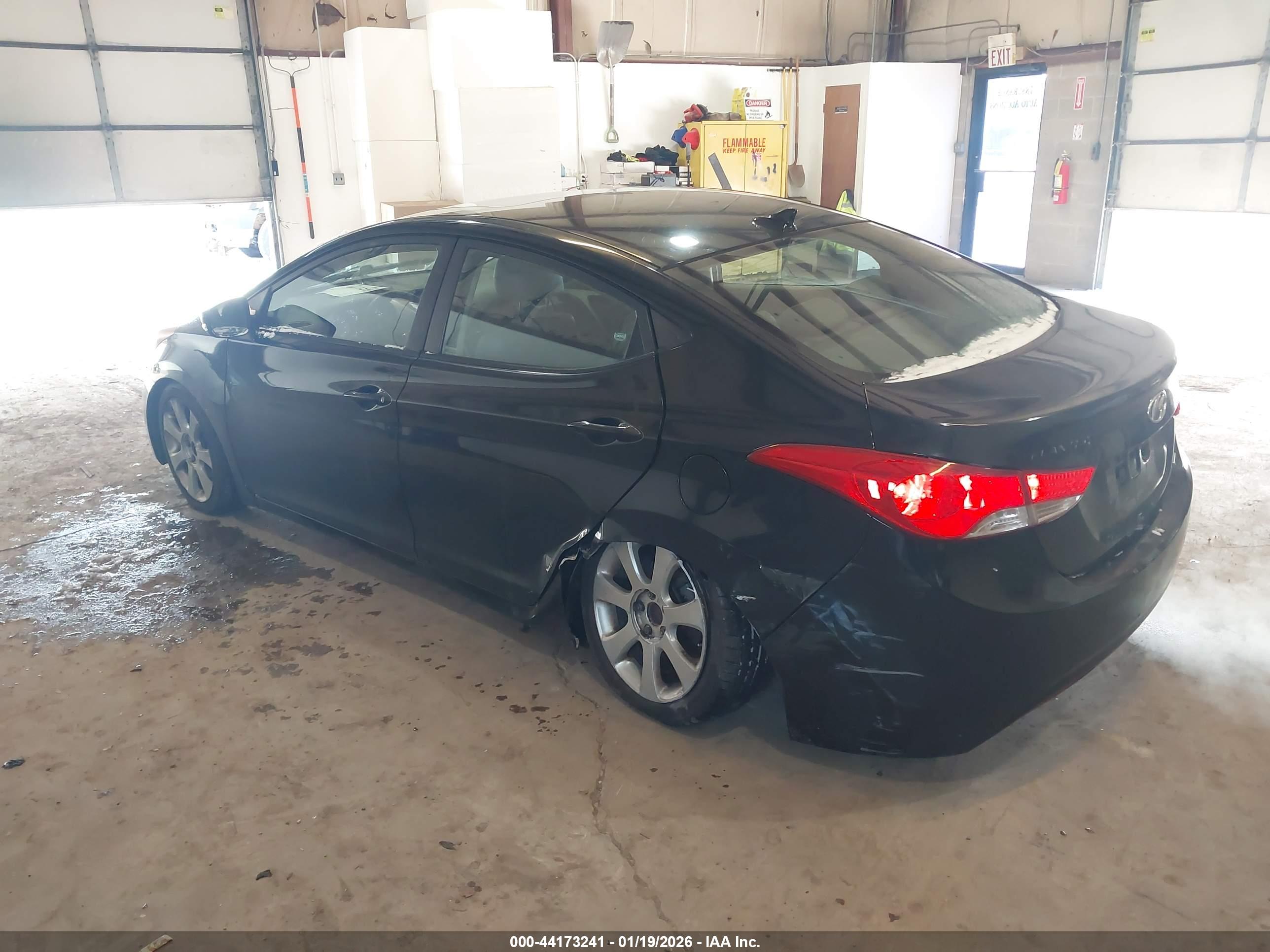 HYUNDAI ELANTRA image 3