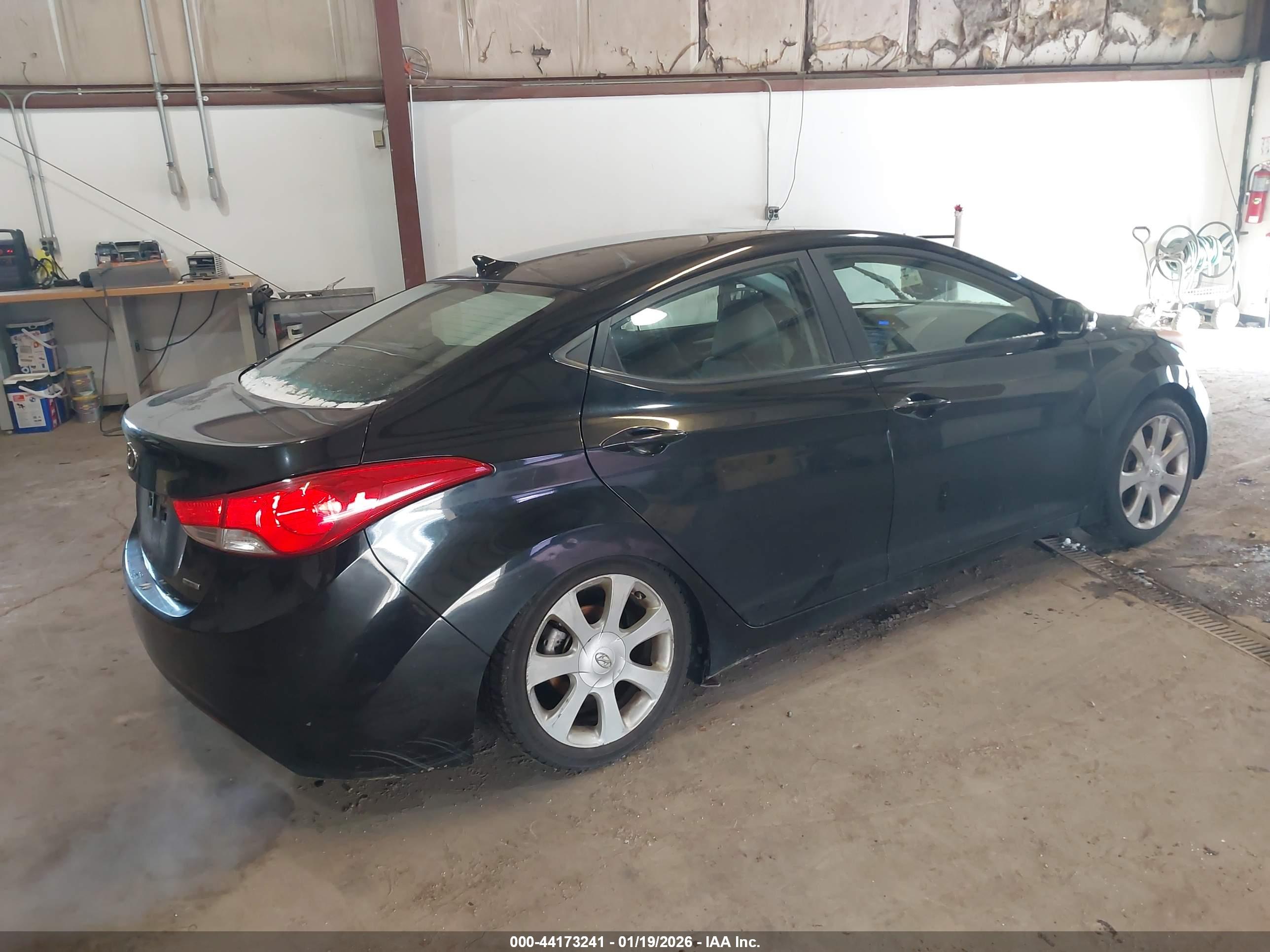 HYUNDAI ELANTRA image 4