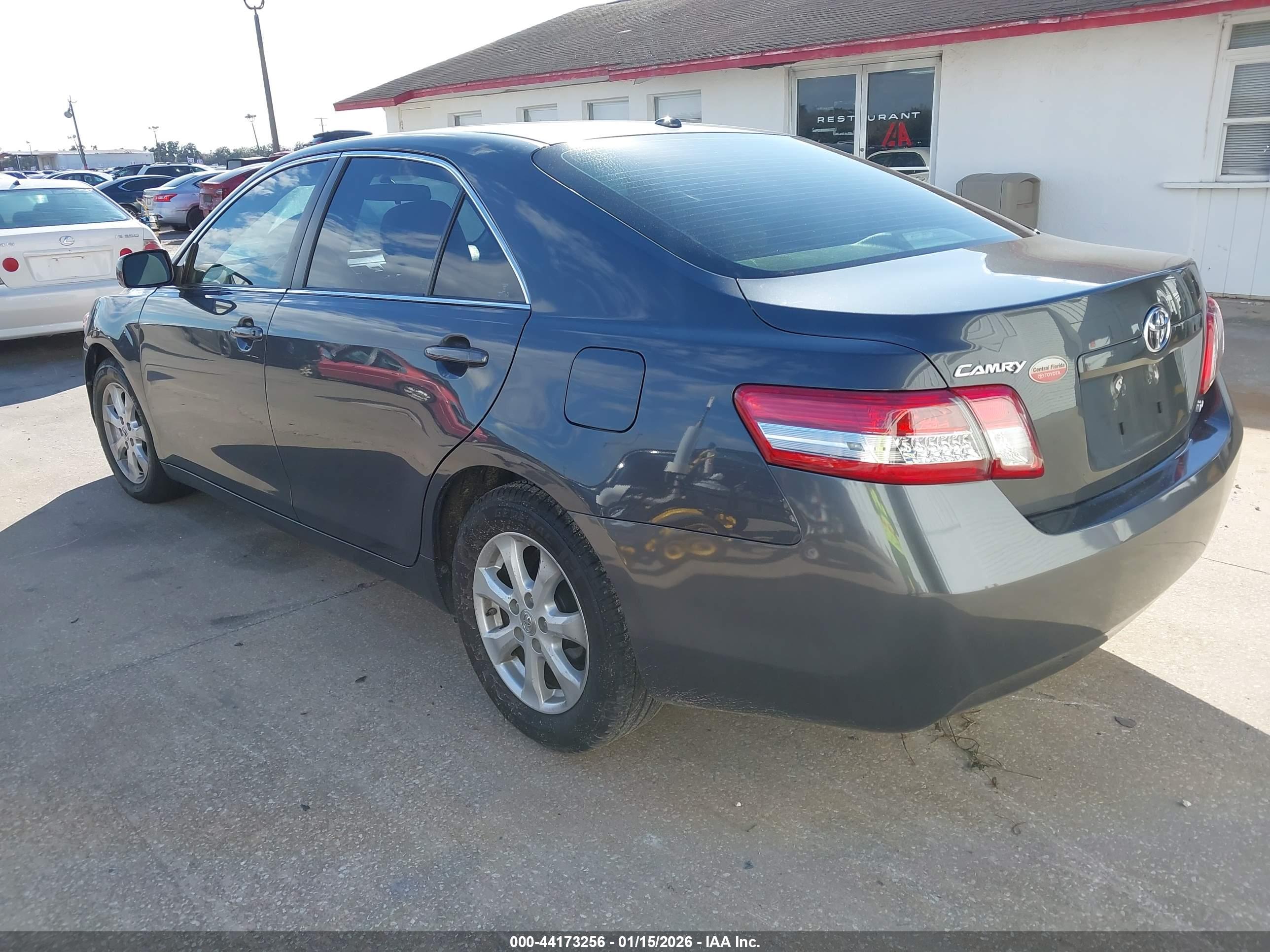 TOYOTA CAMRY image 3