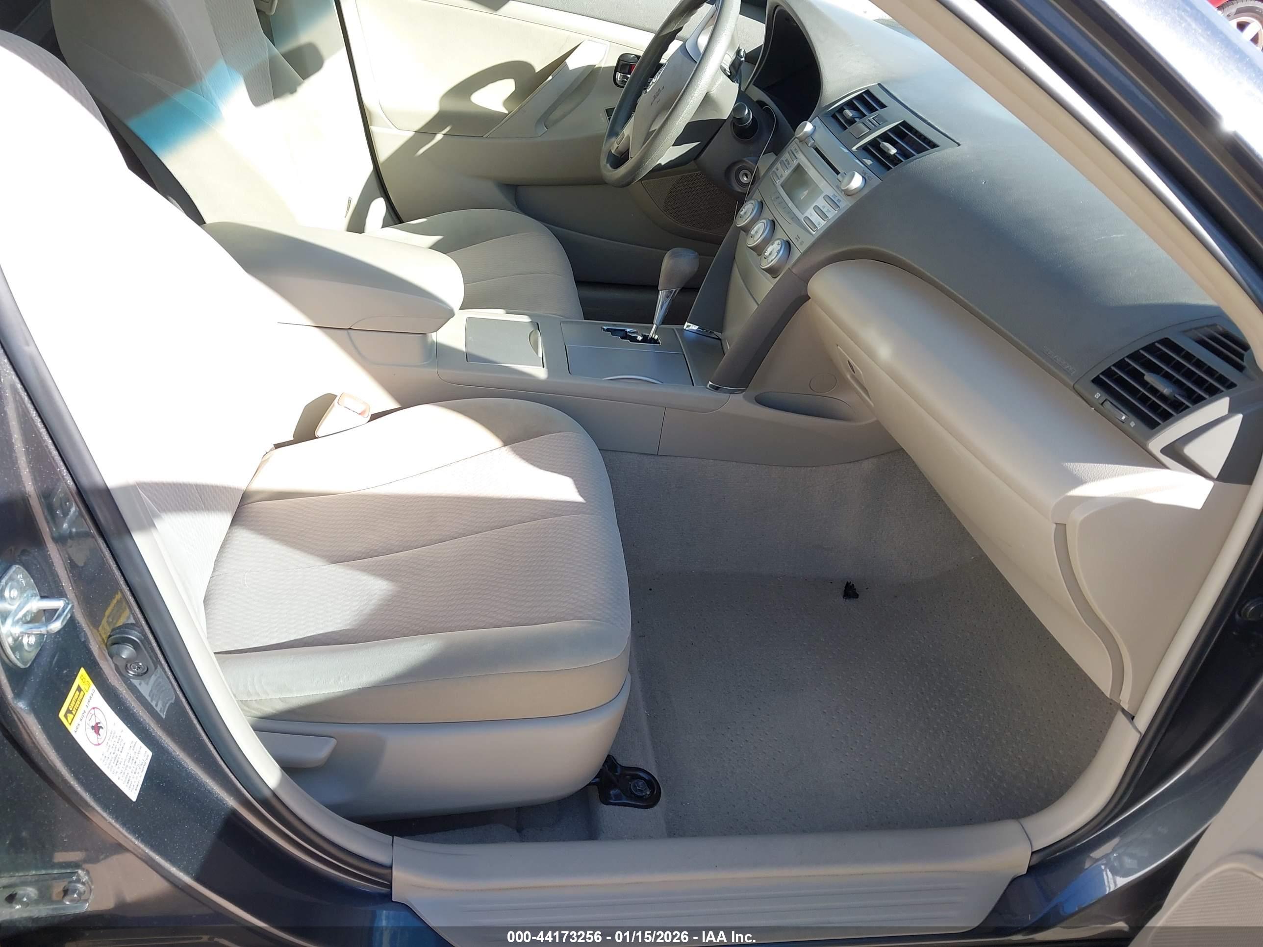 TOYOTA CAMRY image 5