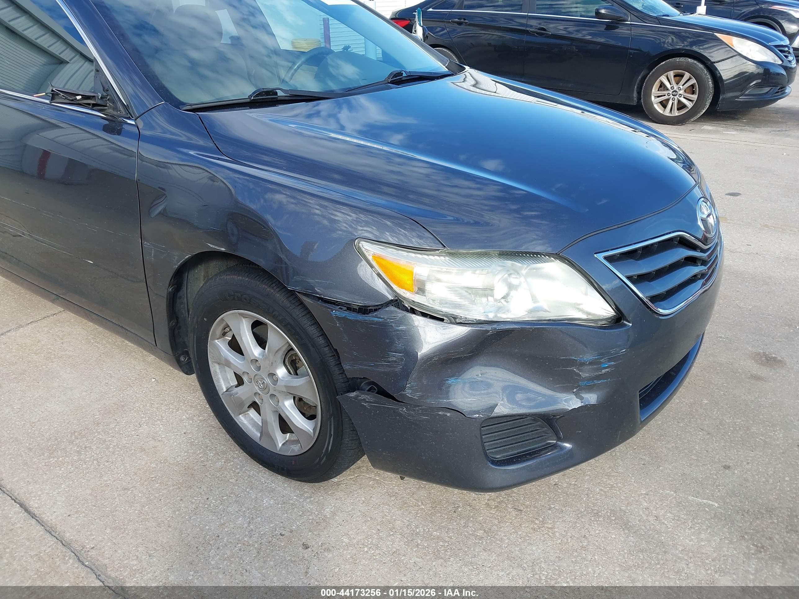 TOYOTA CAMRY image 6