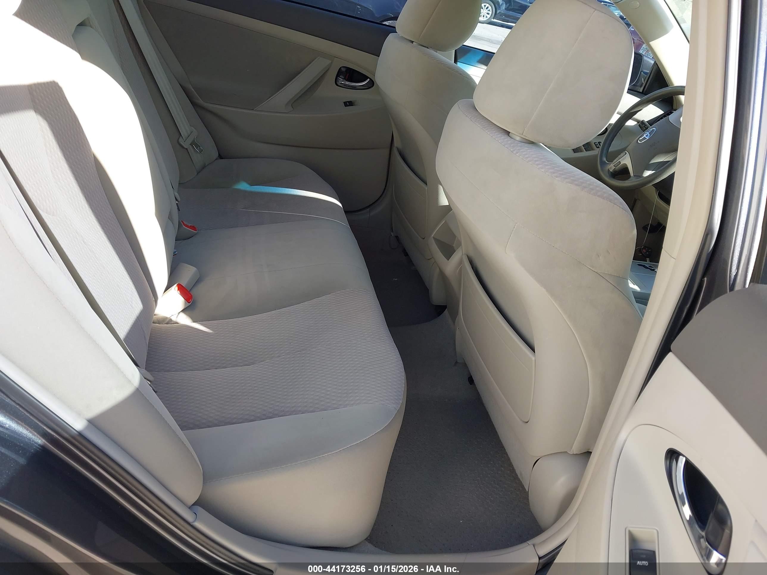 TOYOTA CAMRY image 8