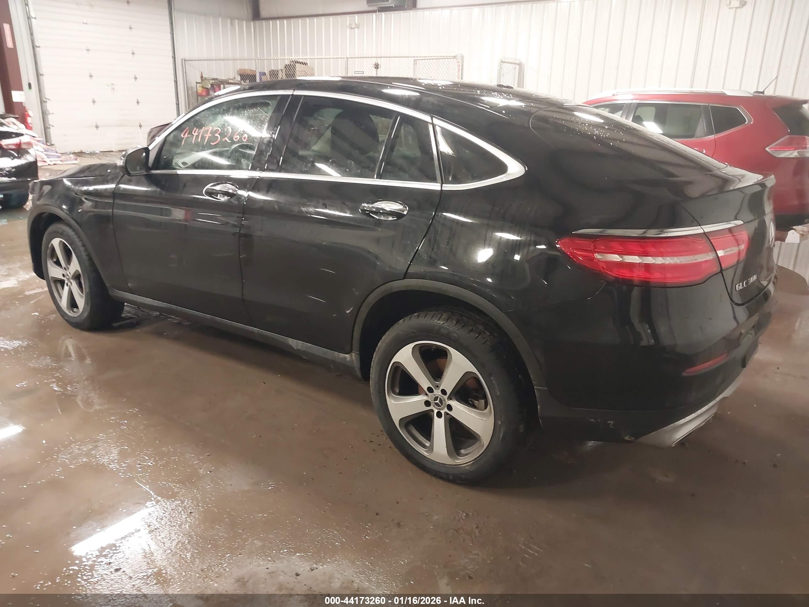 MERCEDES-BENZ GLC image 3