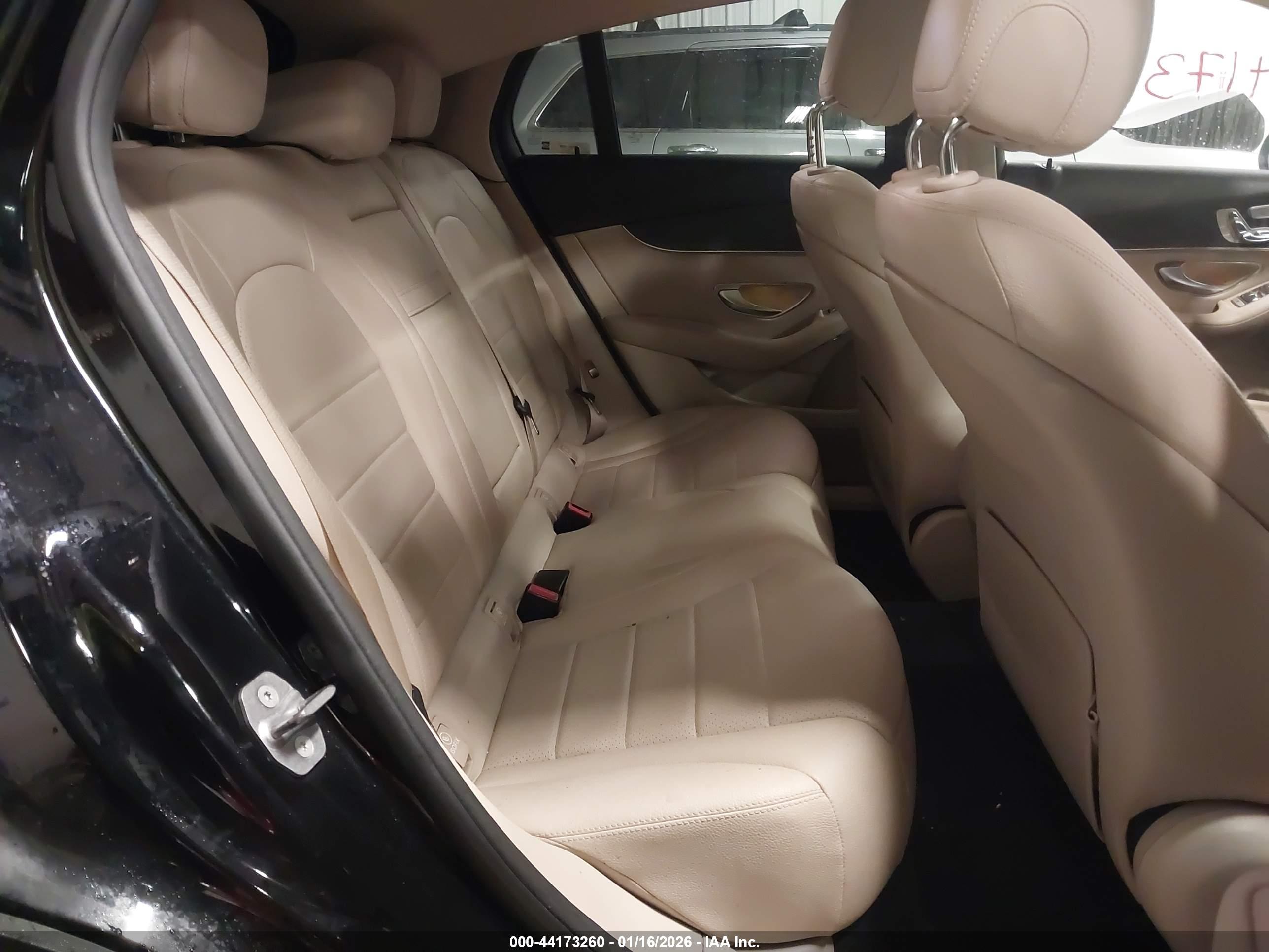 MERCEDES-BENZ GLC image 8