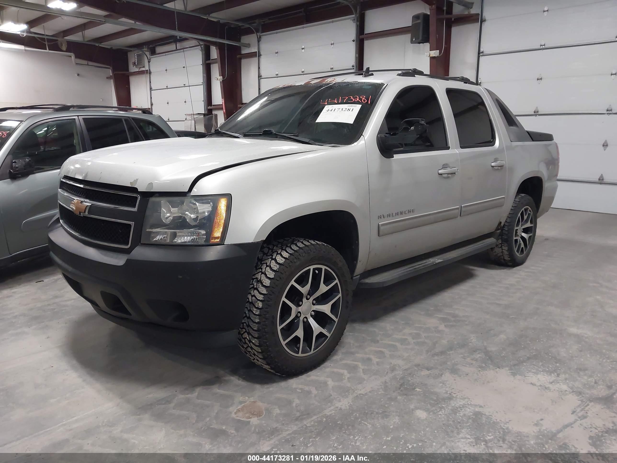 CHEVROLET AVALANCHE image 2