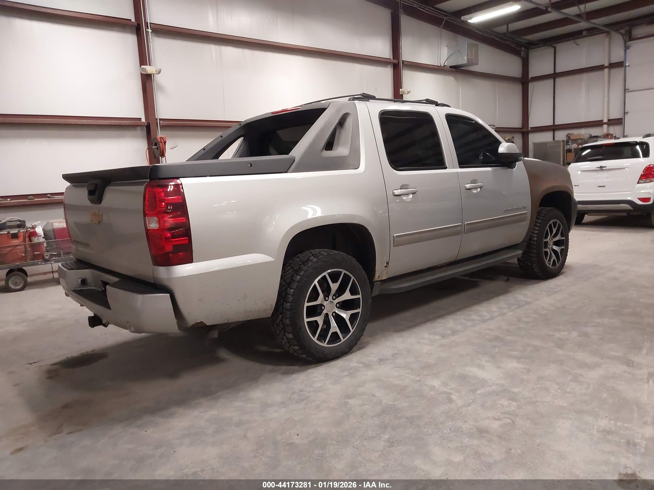 CHEVROLET AVALANCHE image 4