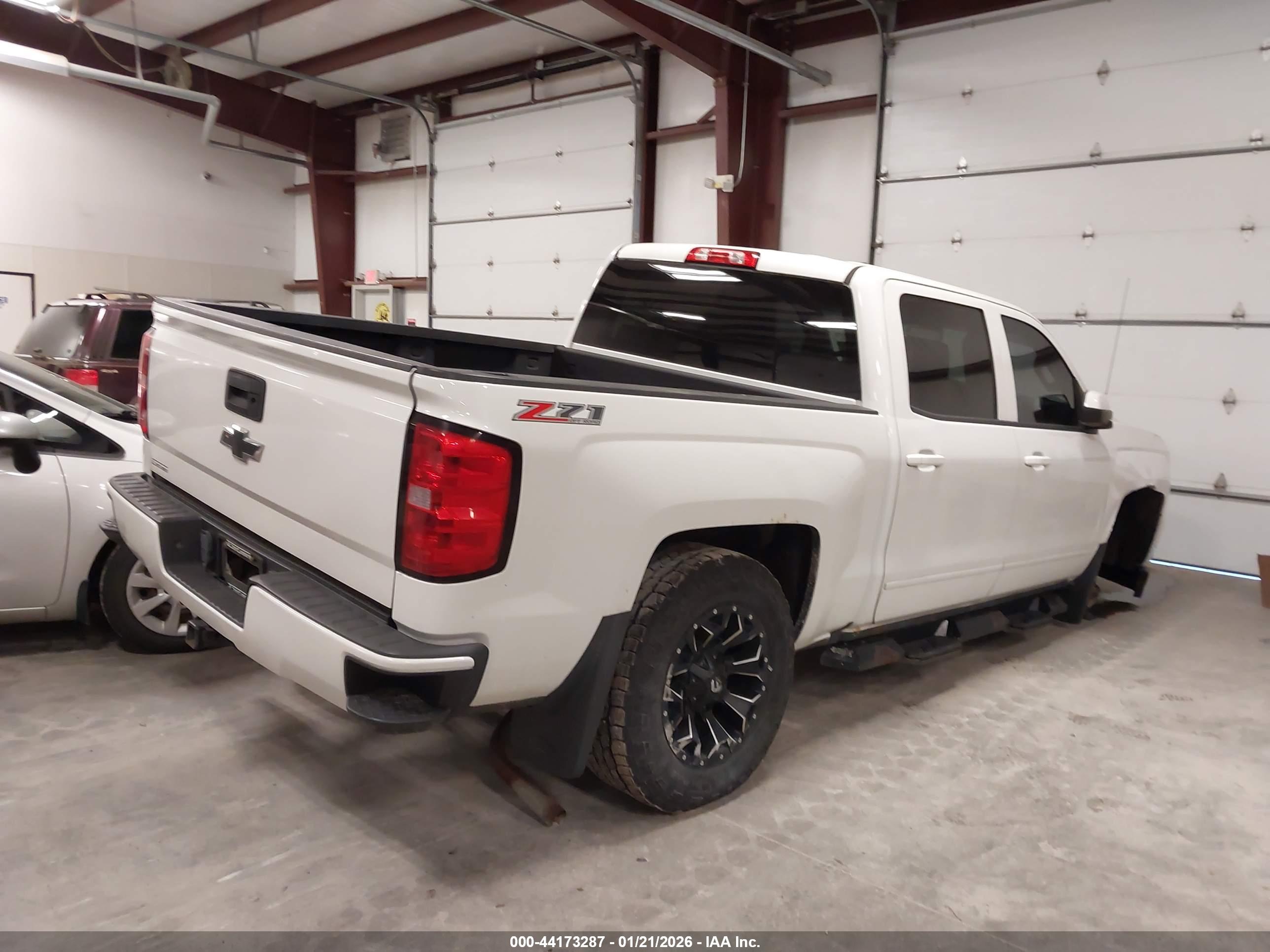 CHEVROLET SILVERADO image 4