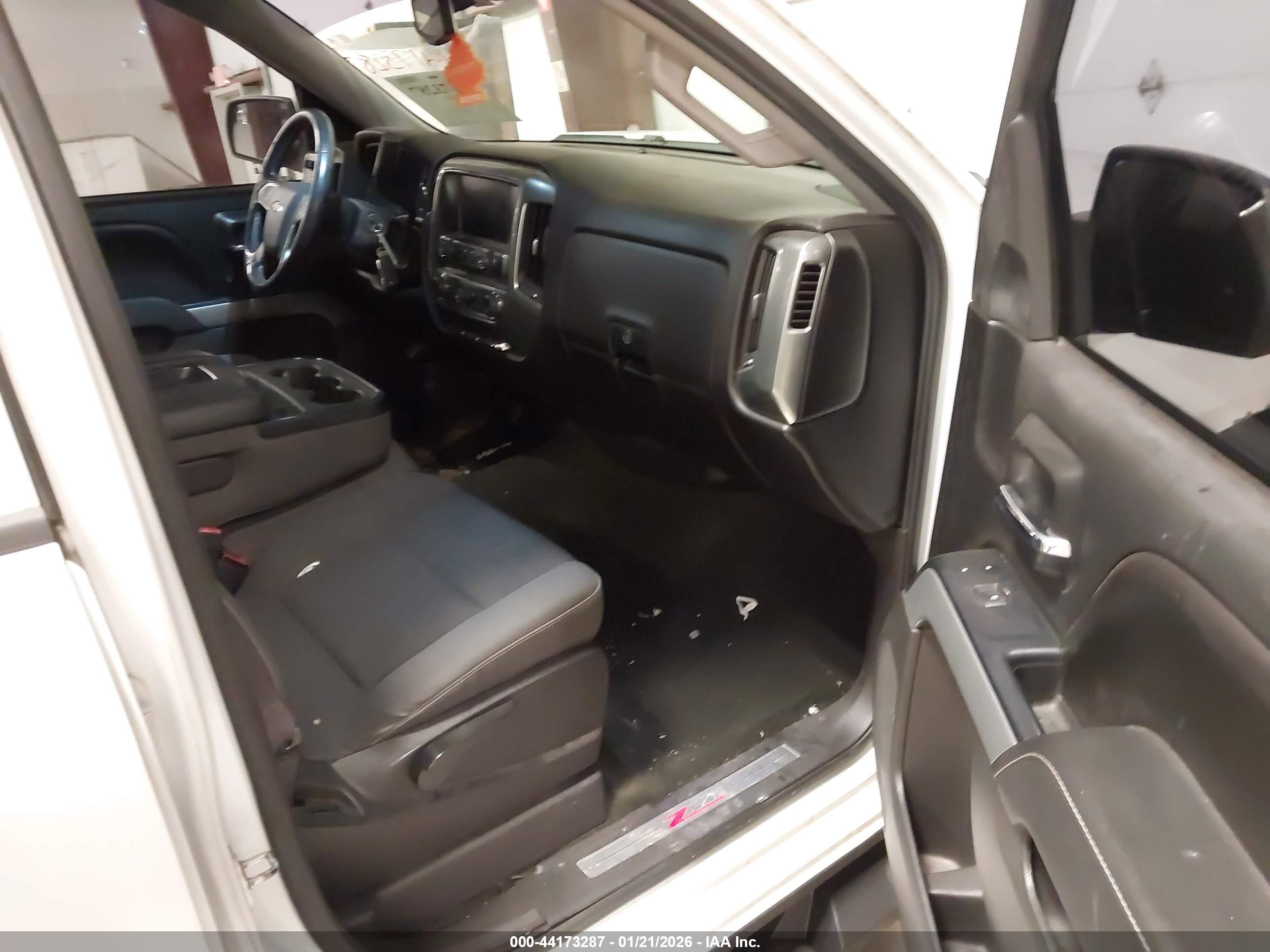 CHEVROLET SILVERADO image 5