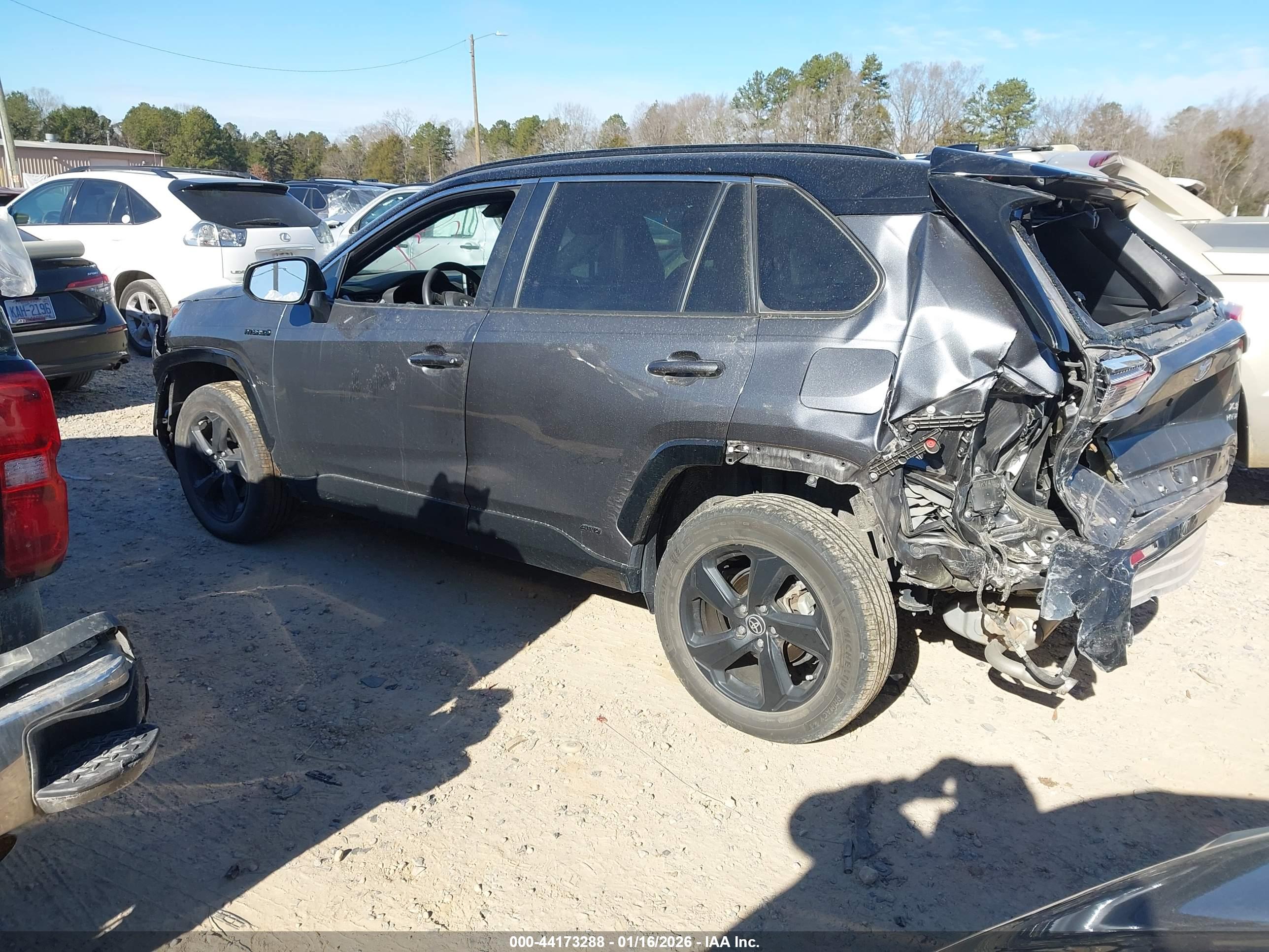 TOYOTA RAV4 image 3