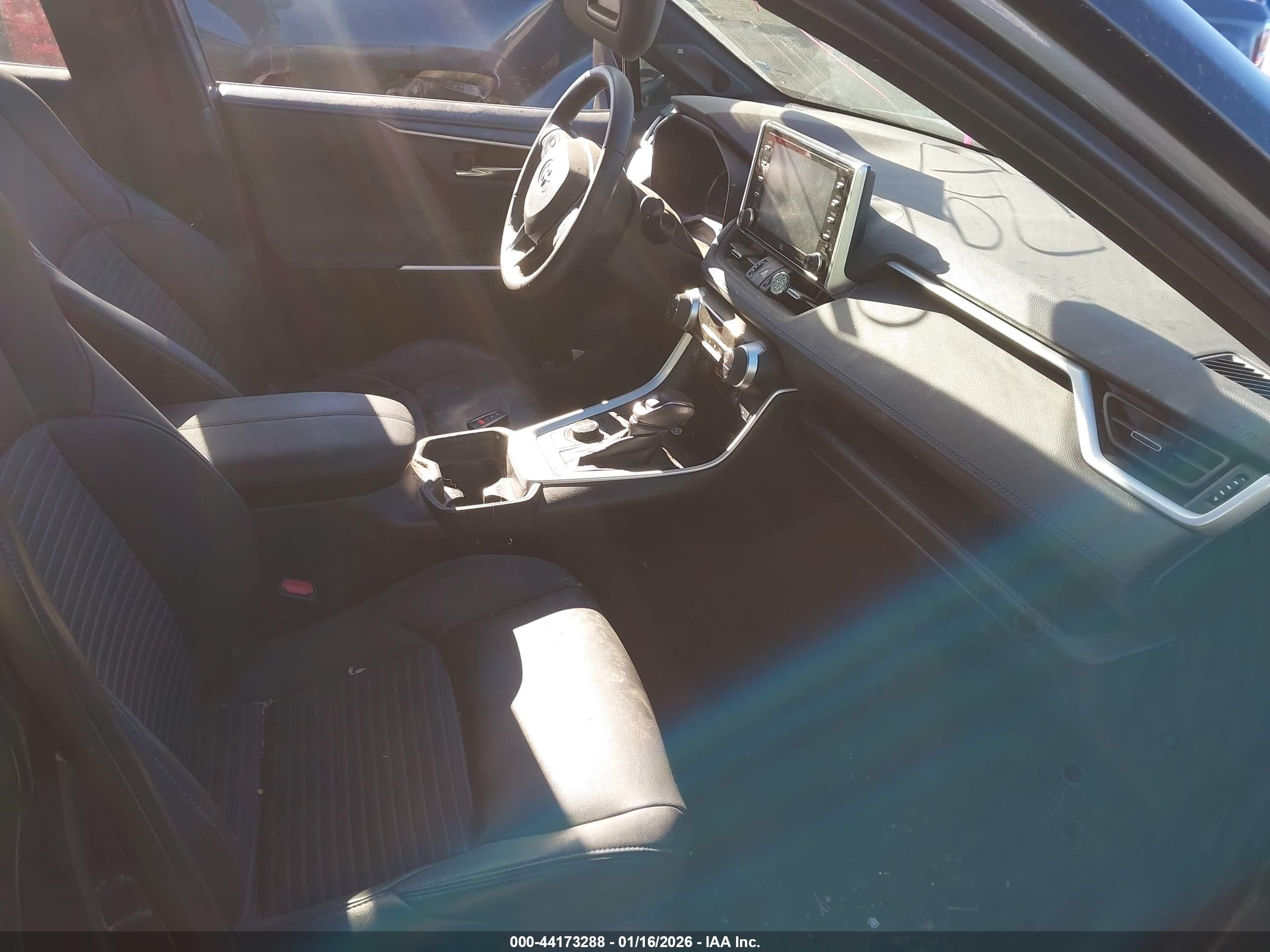 TOYOTA RAV4 image 5