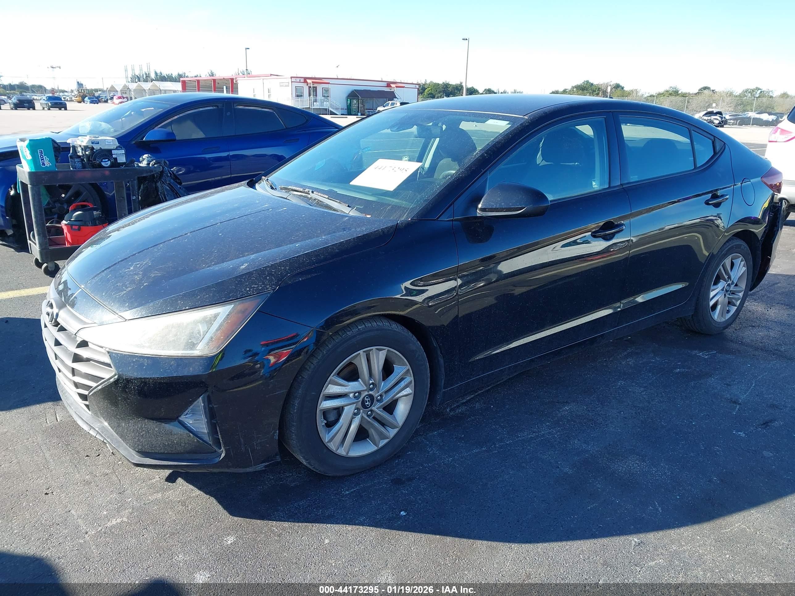 HYUNDAI ELANTRA image 2