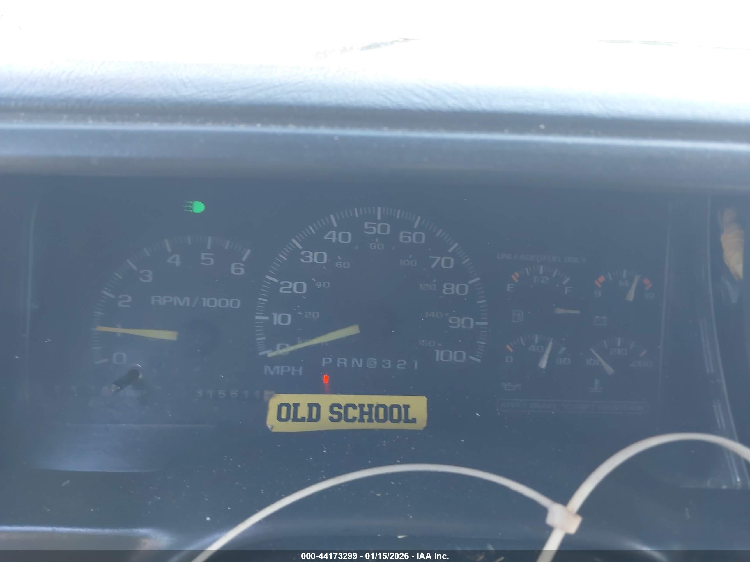 CHEVROLET C1500 image 7