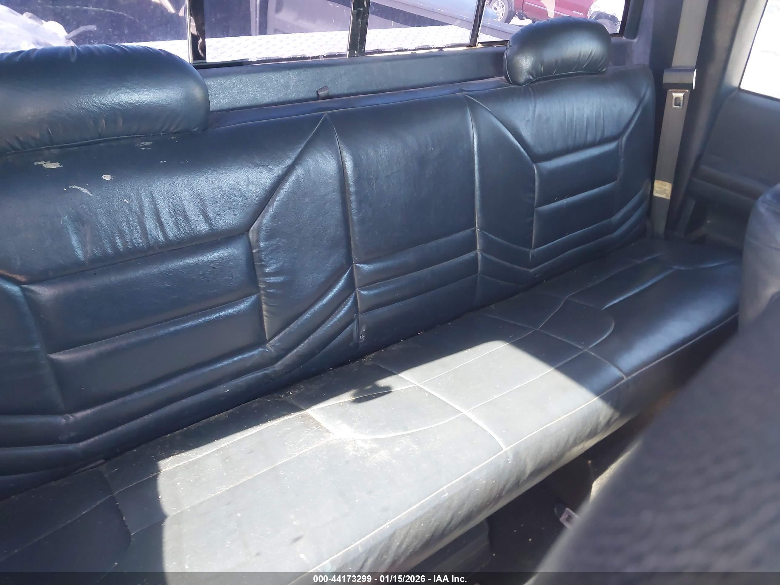 CHEVROLET C1500 image 8