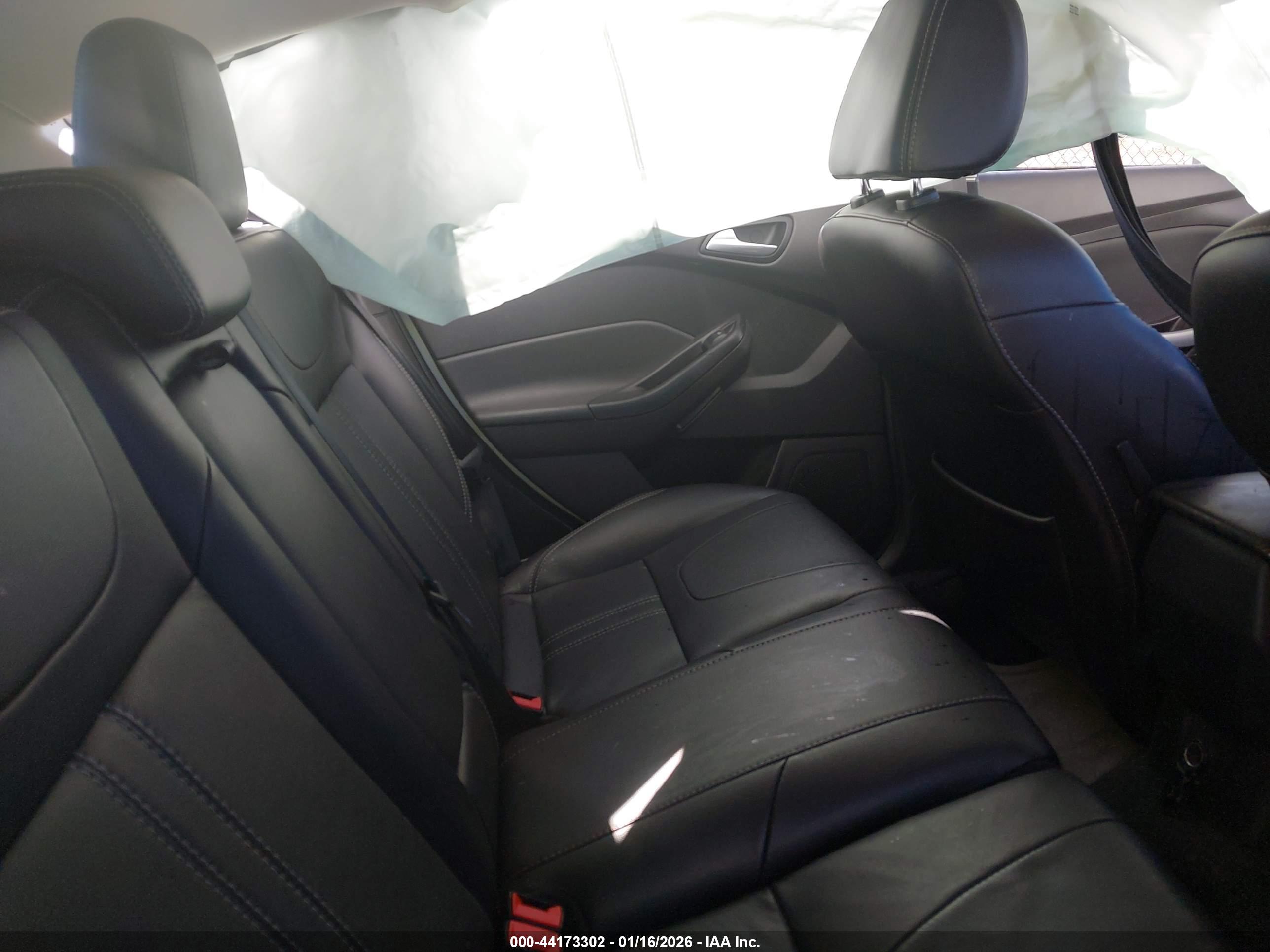 FORD FOCUS image 8