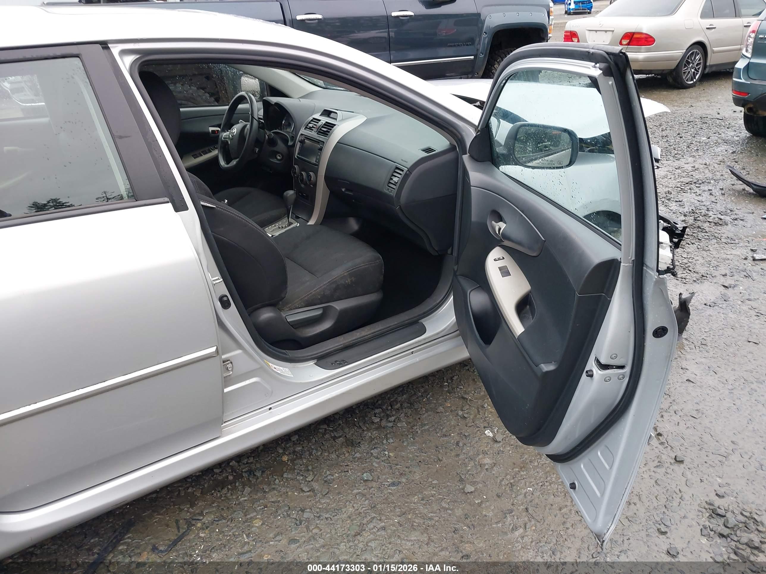 TOYOTA COROLLA image 5