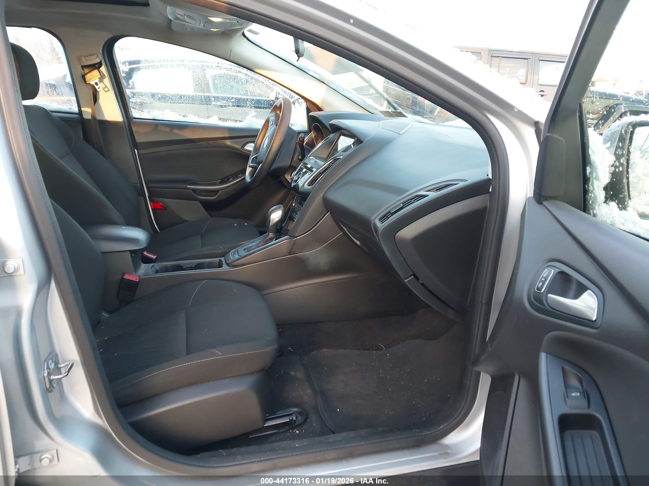 FORD FOCUS image 5