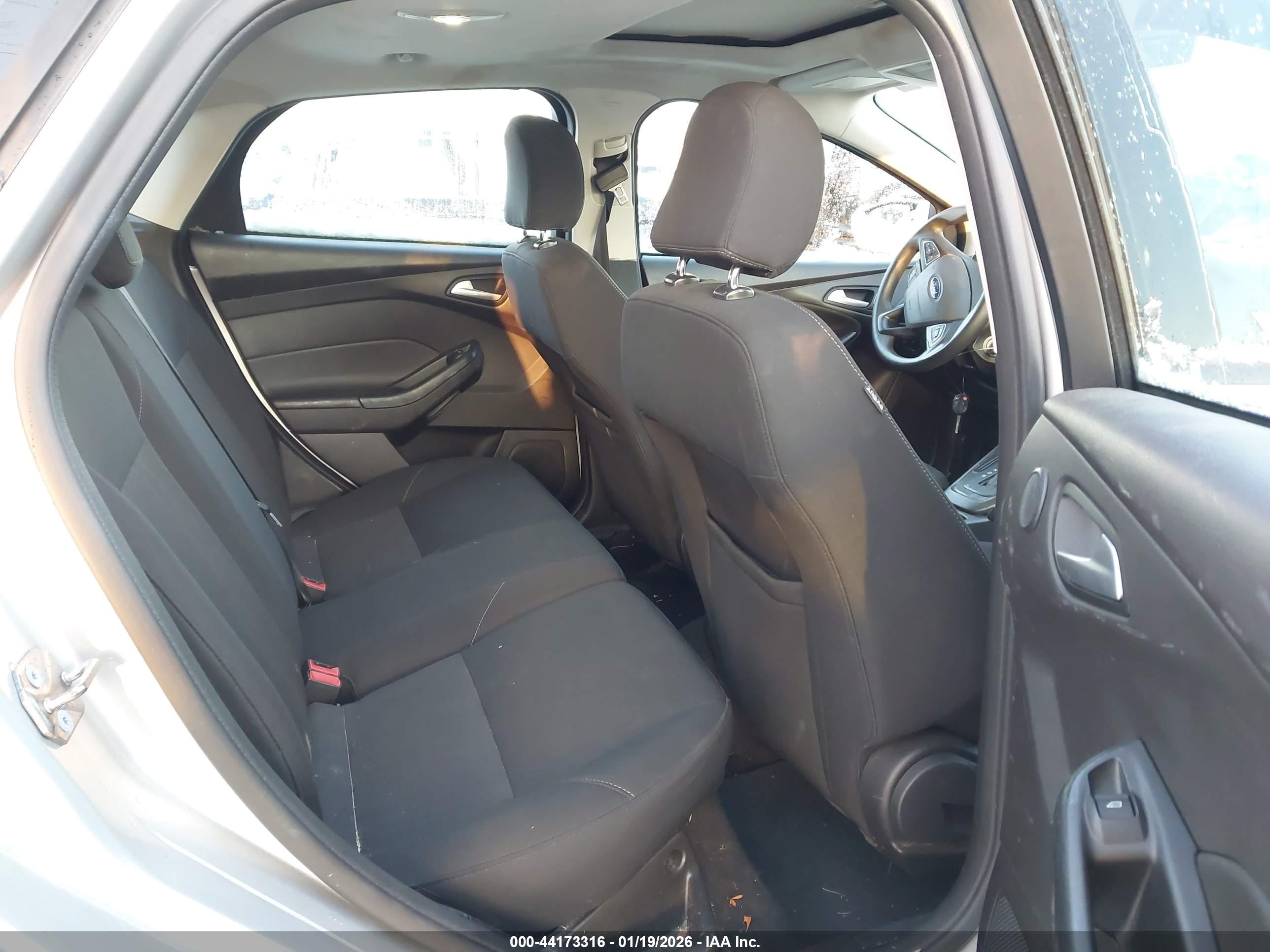 FORD FOCUS image 8