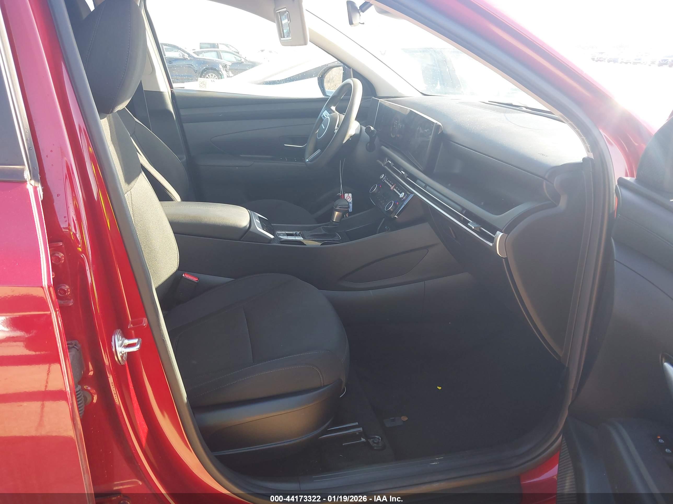 HYUNDAI TUCSON image 5