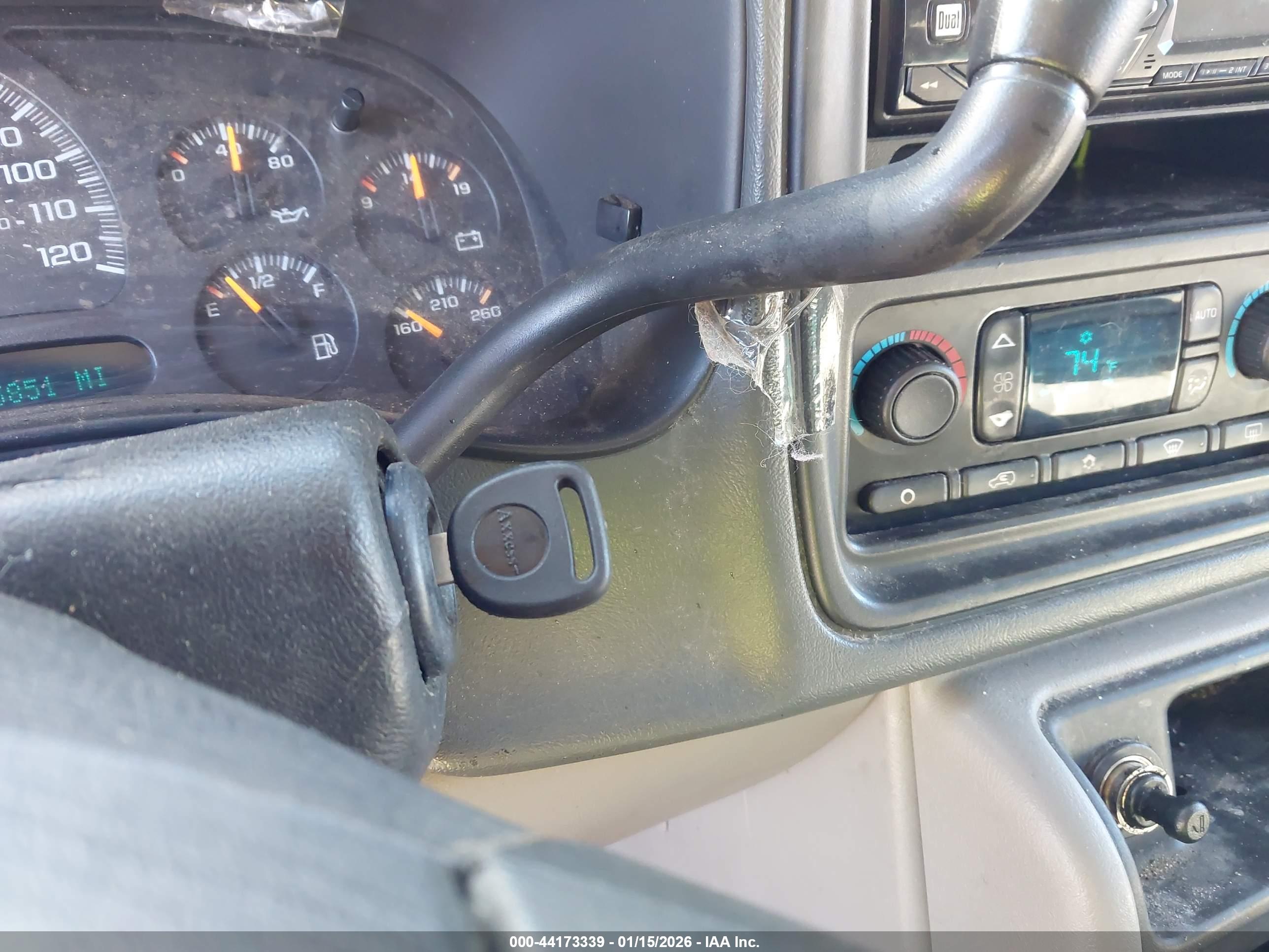 CHEVROLET SUBURBAN image 11