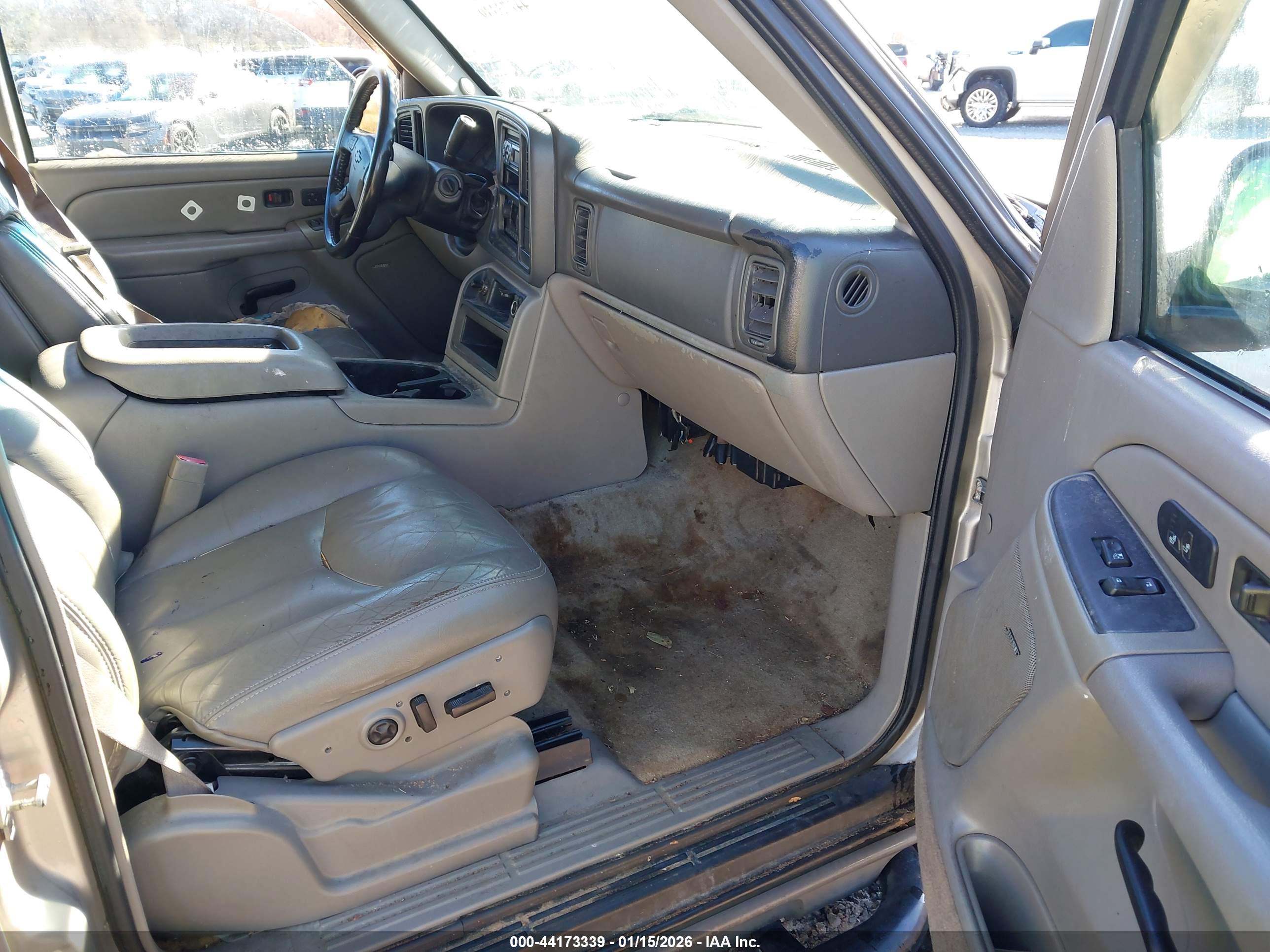 CHEVROLET SUBURBAN image 5