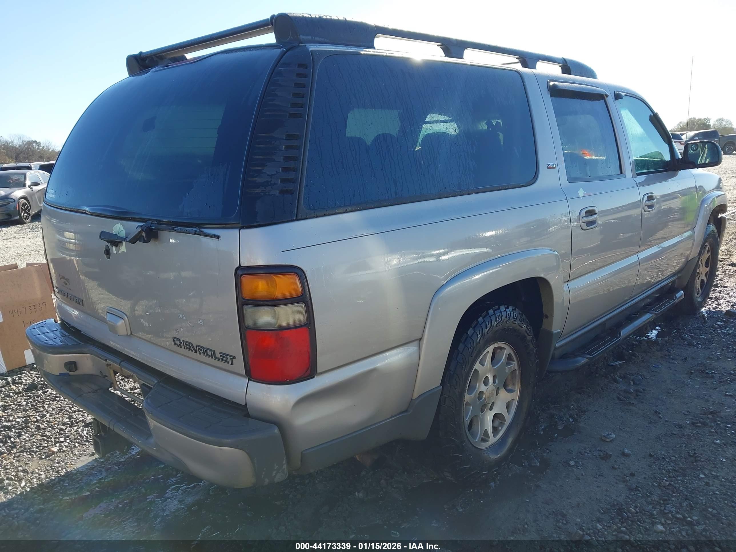 CHEVROLET SUBURBAN image 6